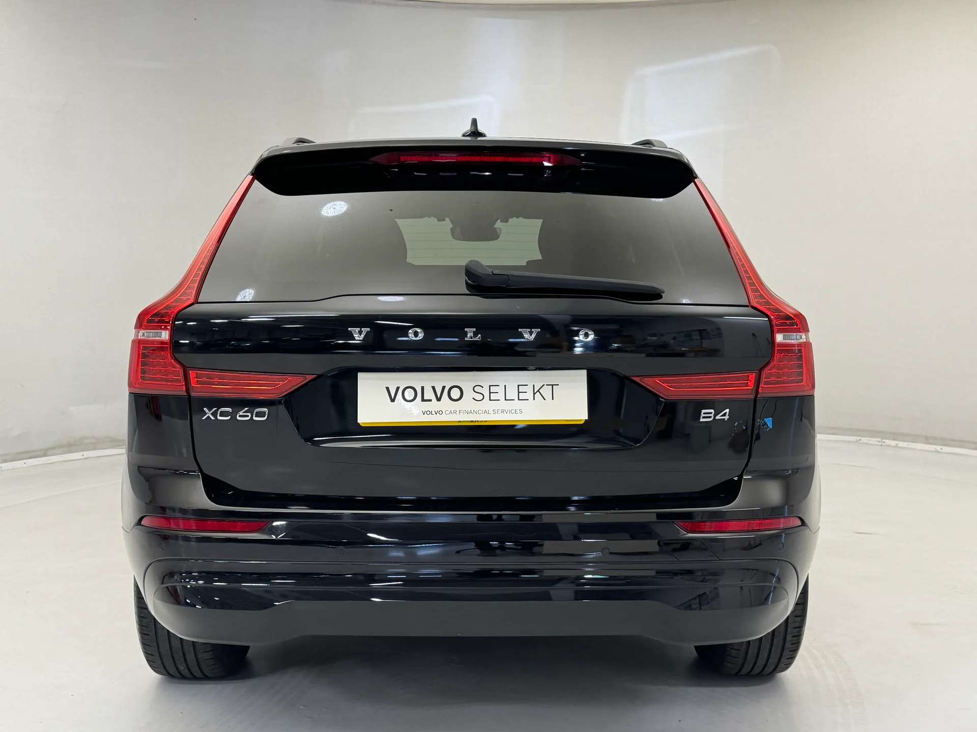 A 2021 VOLVO XC60 2.0 B4D Momentum 5dr AWD Geartronic A 2021 VOLVO XC60 2.0 B4D Momentum 5dr AWD Geartronic