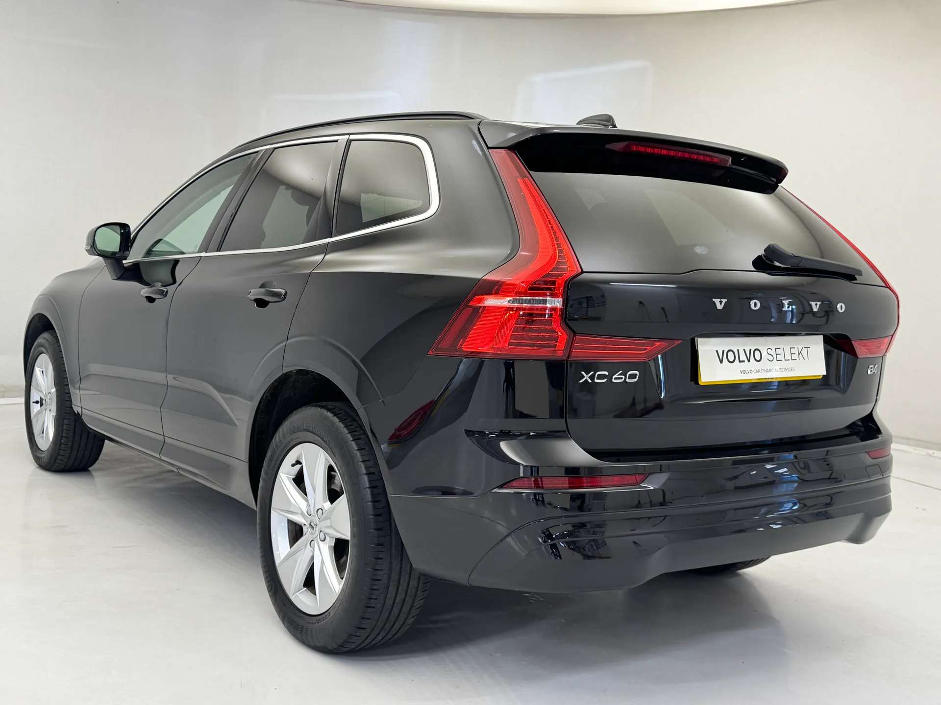 A 2021 VOLVO XC60 2.0 B4D Momentum 5dr AWD Geartronic A 2021 VOLVO XC60 2.0 B4D Momentum 5dr AWD Geartronic