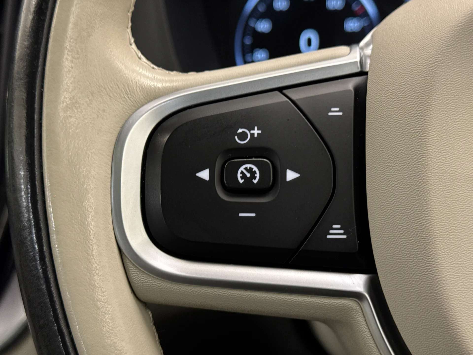 2020 VOLVO XC60 2020 VOLVO XC60