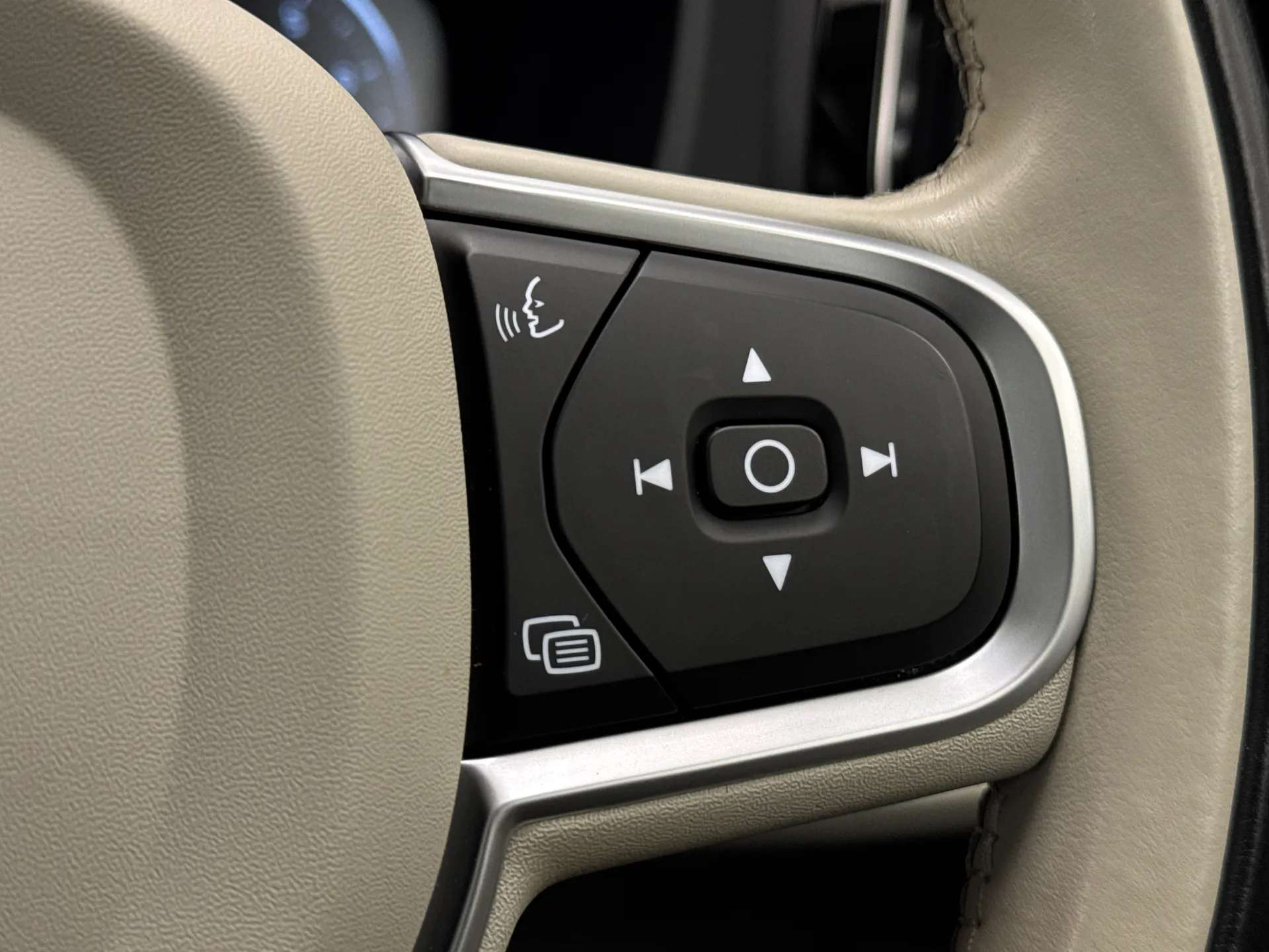 2020 VOLVO XC60 2020 VOLVO XC60