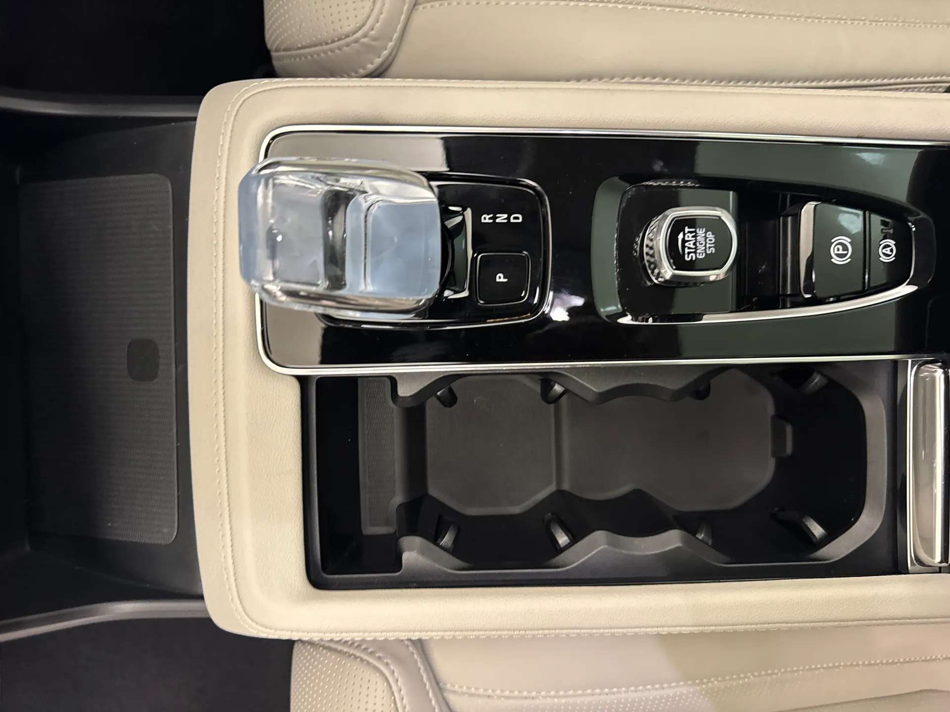 2025 VOLVO XC90 2025 VOLVO XC90