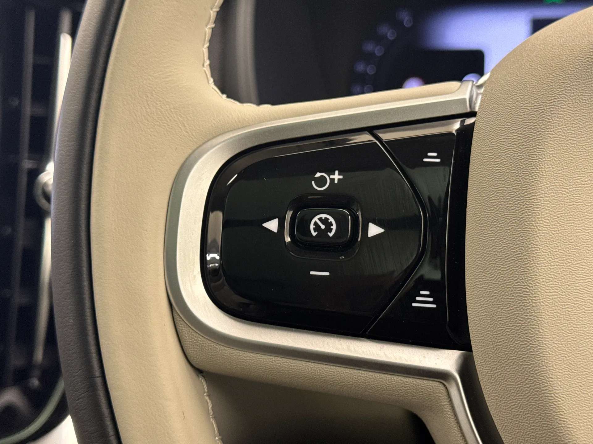 2025 VOLVO XC90 2025 VOLVO XC90