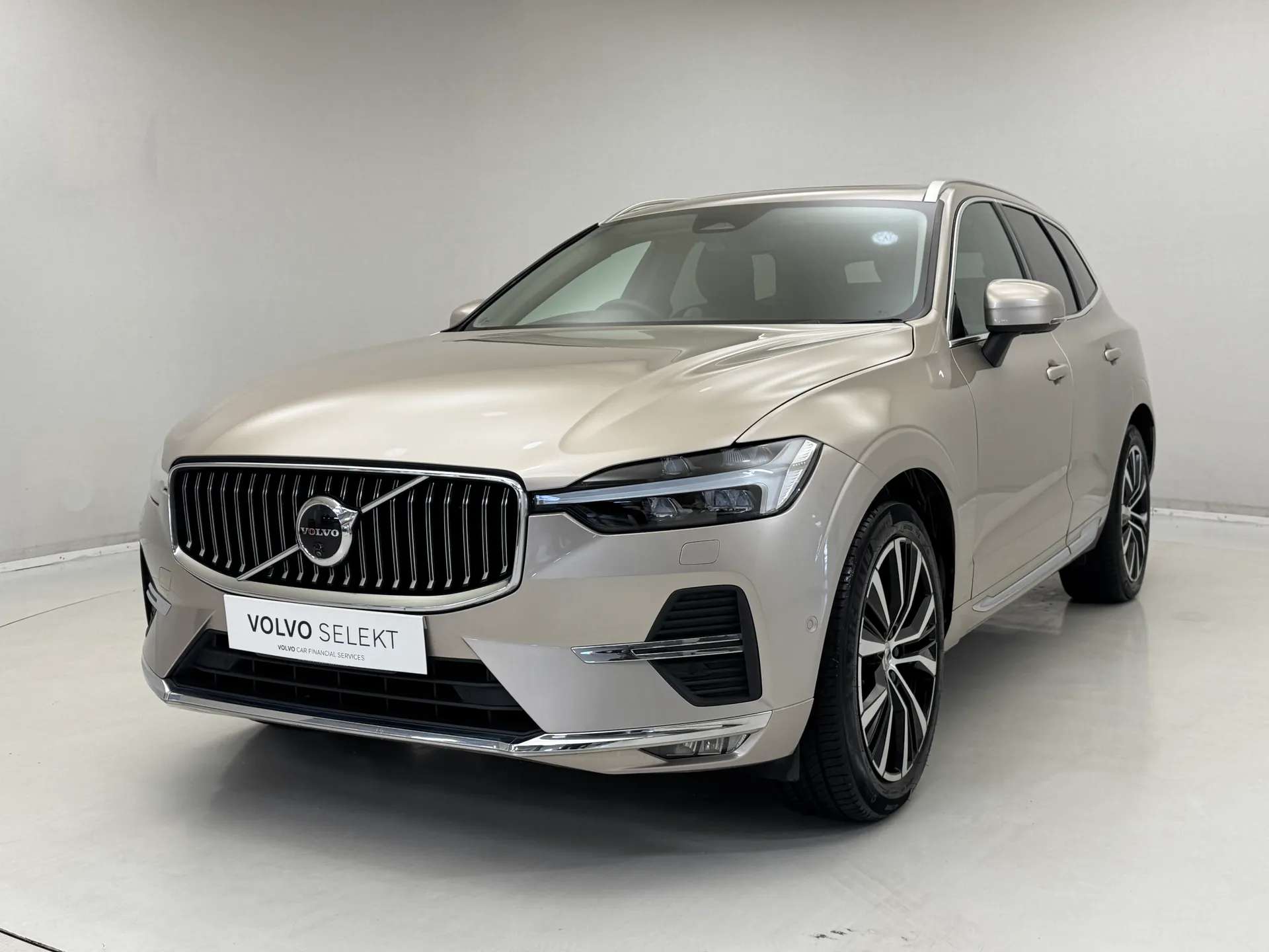 A 2025 VOLVO XC60 2.0 B5P Ultra Dark 5dr AWD Geartronic A 2025 VOLVO XC60 2.0 B5P Ultra Dark 5dr AWD Geartronic