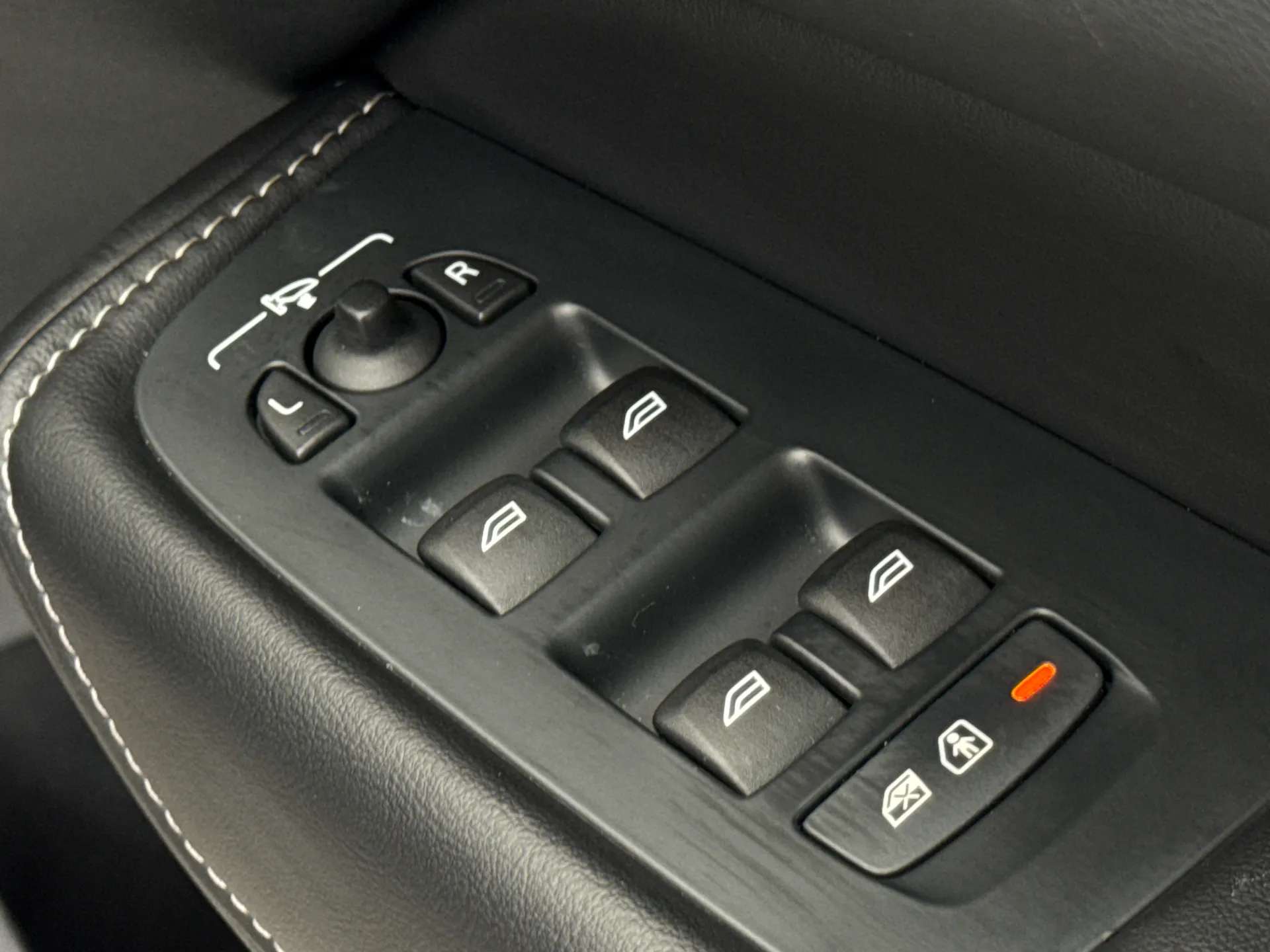 2025 VOLVO XC60 2025 VOLVO XC60