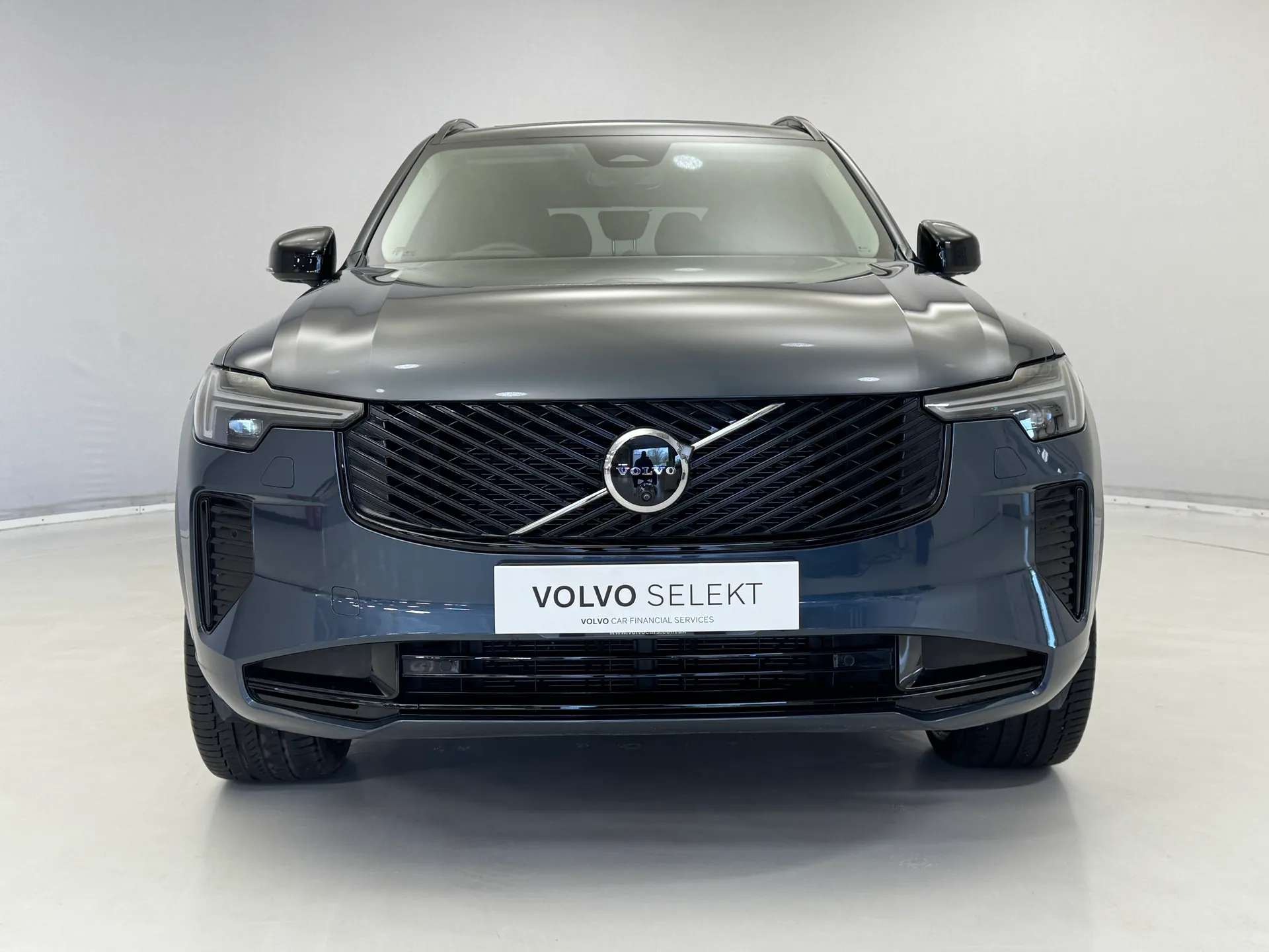 A 2025 VOLVO XC90 2.0 B5P Ultra Dark 5dr AWD Geartronic A 2025 VOLVO XC90 2.0 B5P Ultra Dark 5dr AWD Geartronic