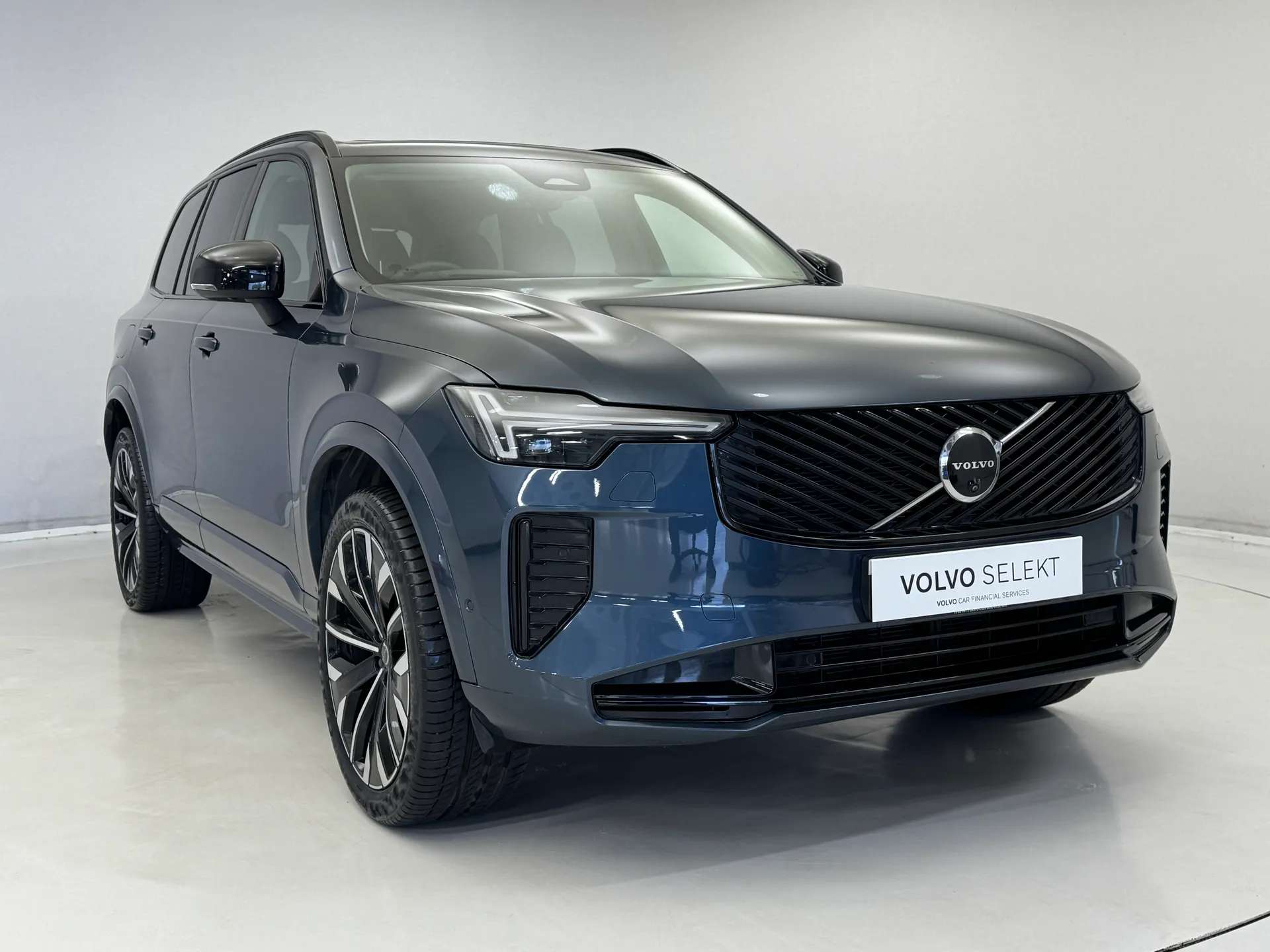 A 2025 VOLVO XC90 2.0 B5P Ultra Dark 5dr AWD Geartronic A 2025 VOLVO XC90 2.0 B5P Ultra Dark 5dr AWD Geartronic