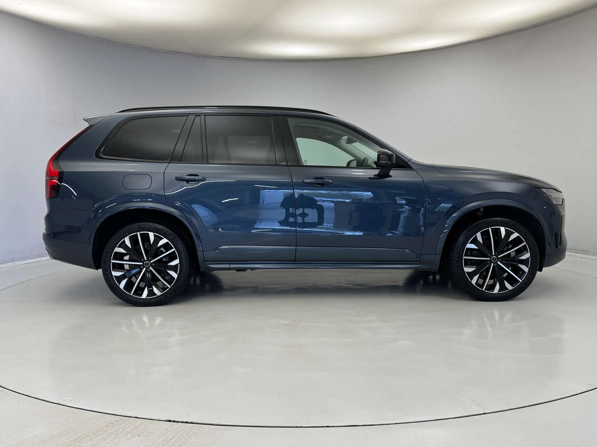 A 2025 VOLVO XC90 2.0 B5P Ultra Dark 5dr AWD Geartronic A 2025 VOLVO XC90 2.0 B5P Ultra Dark 5dr AWD Geartronic