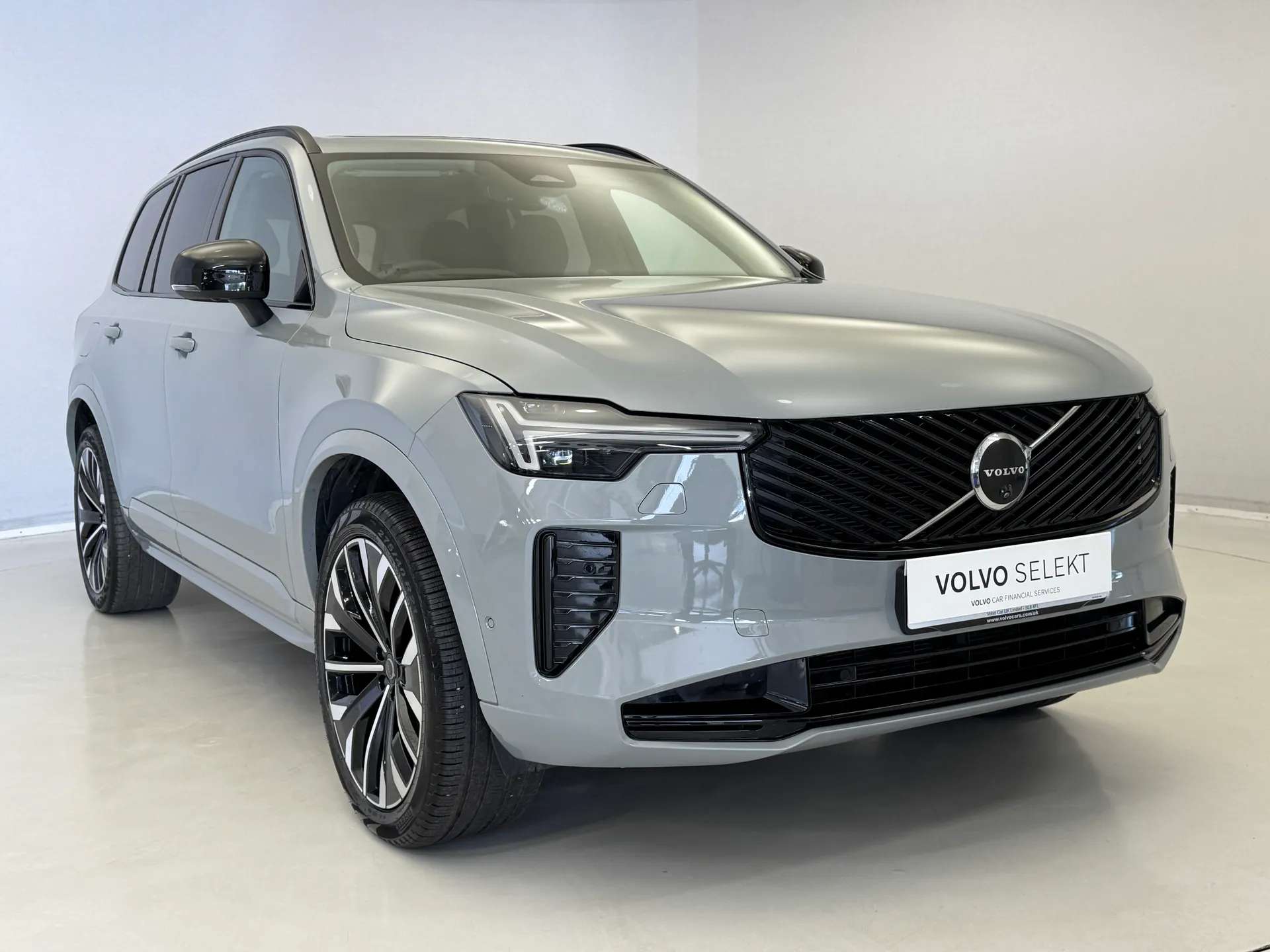 A 2025 VOLVO XC90 2.0 B5P Ultra Dark 5dr AWD Geartronic A 2025 VOLVO XC90 2.0 B5P Ultra Dark 5dr AWD Geartronic