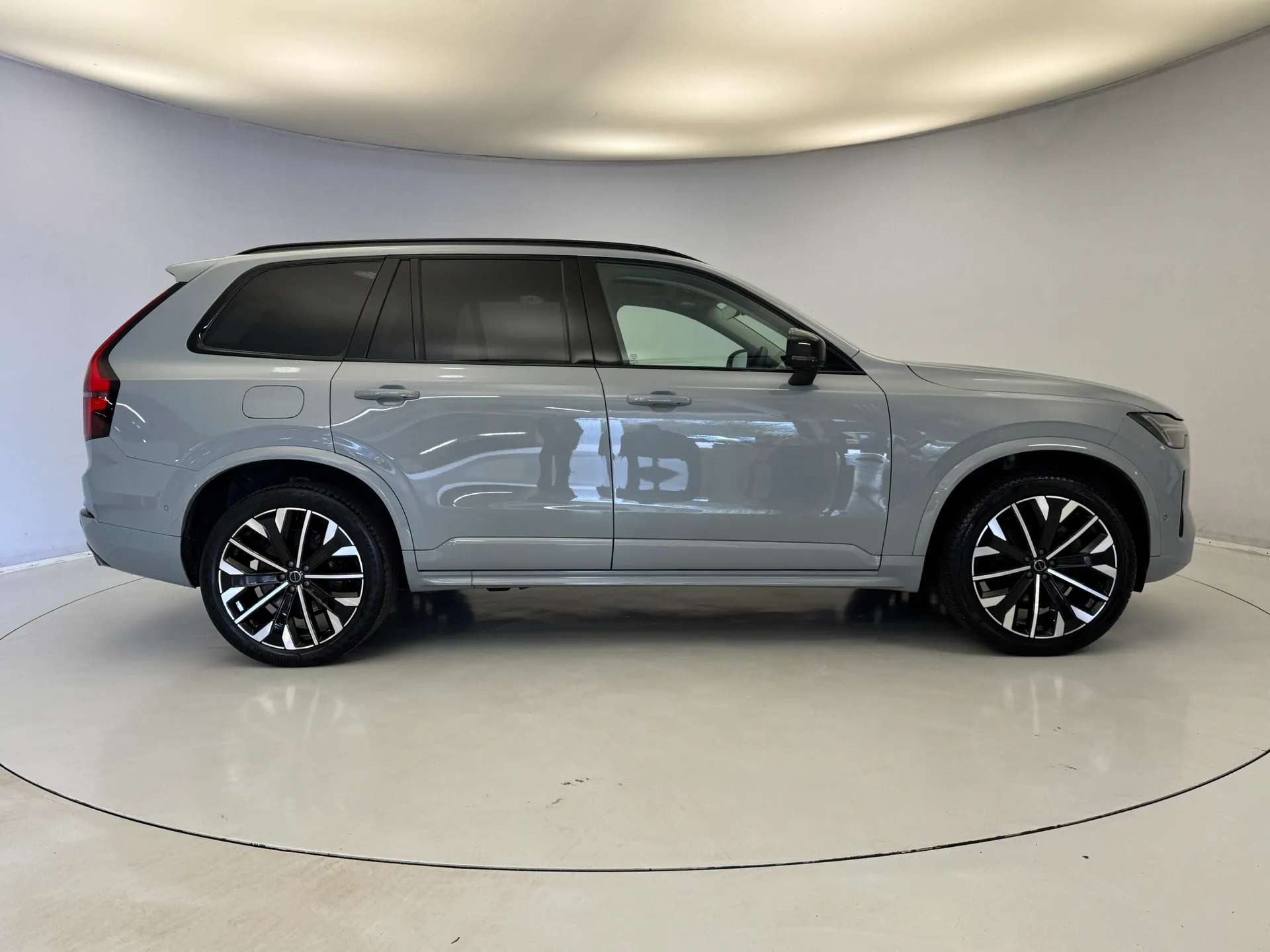 A 2025 VOLVO XC90 2.0 B5P Ultra Dark 5dr AWD Geartronic A 2025 VOLVO XC90 2.0 B5P Ultra Dark 5dr AWD Geartronic