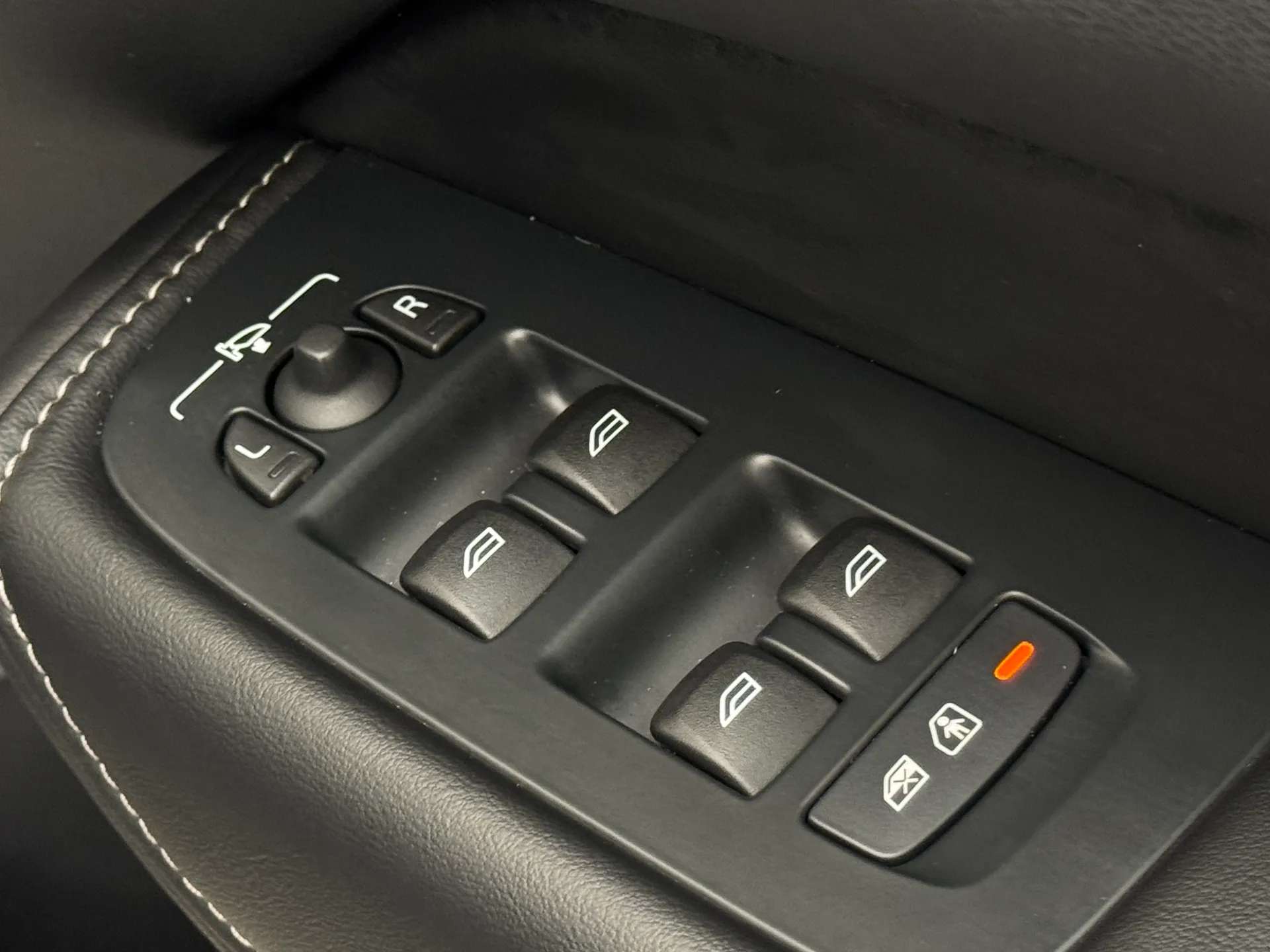 2025 VOLVO XC60 2025 VOLVO XC60