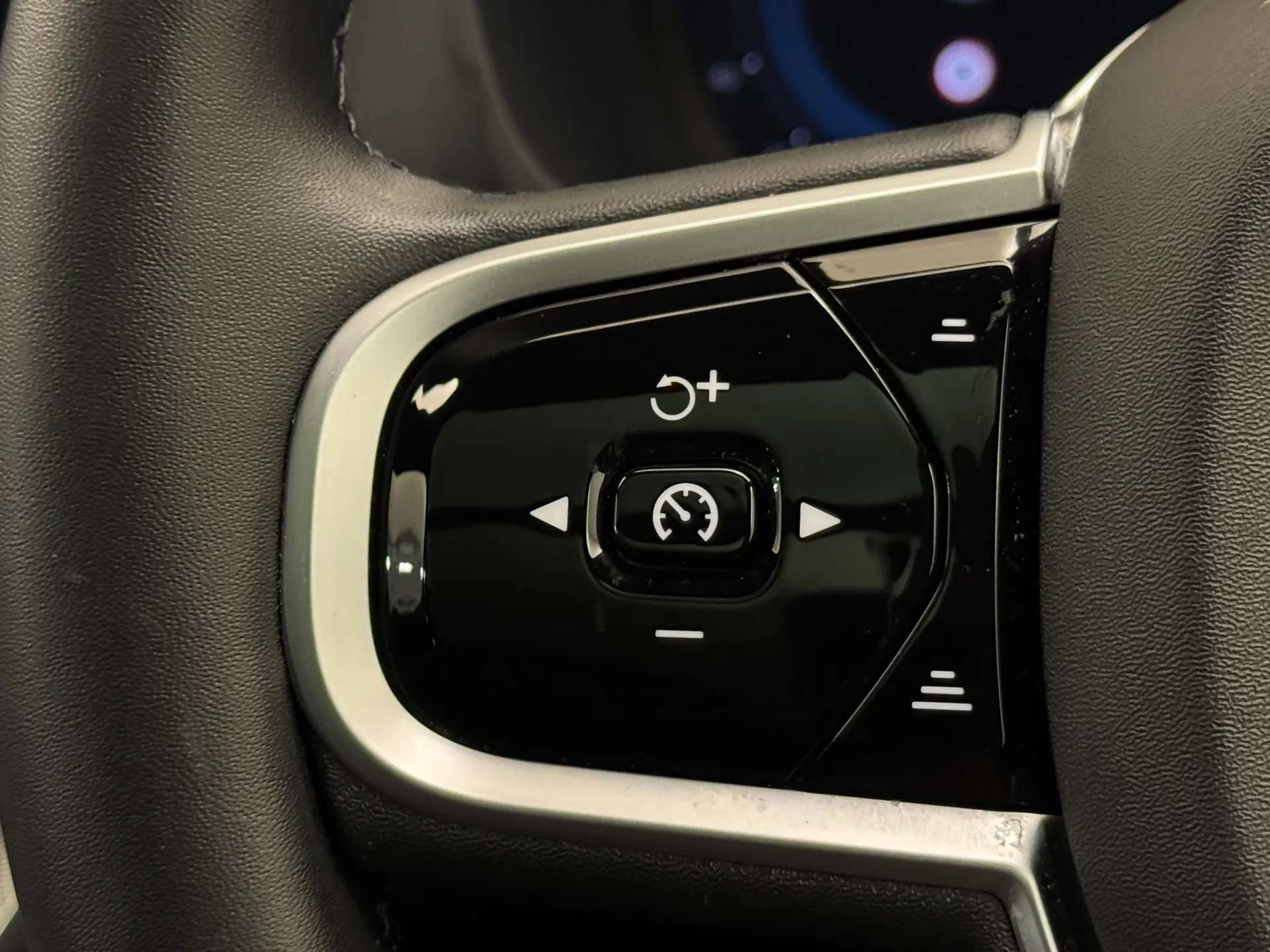 2025 VOLVO XC60 2025 VOLVO XC60