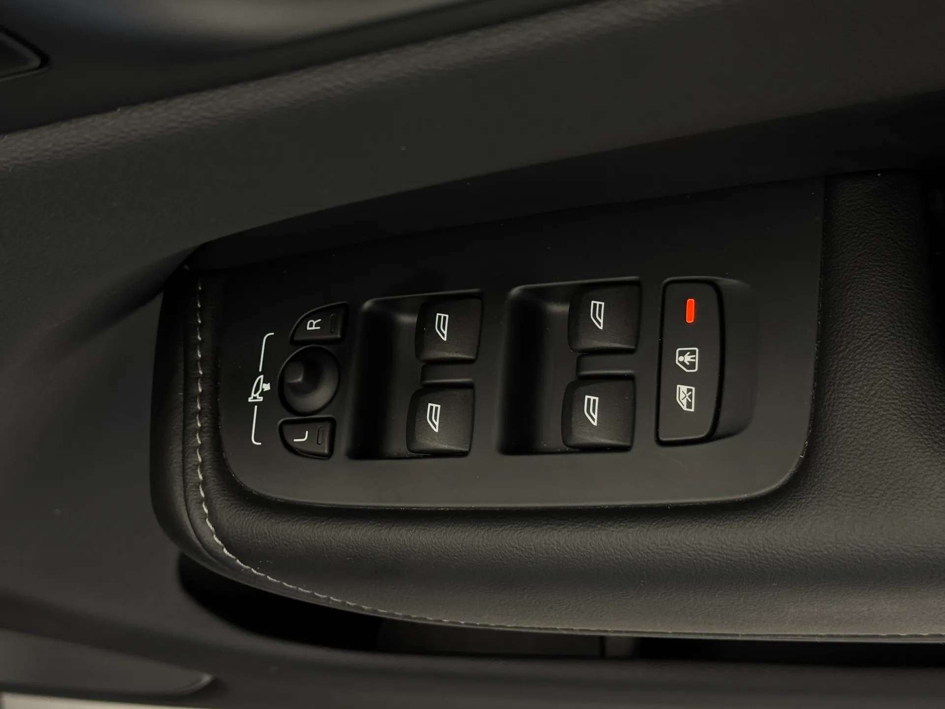 2025 VOLVO XC60 2025 VOLVO XC60