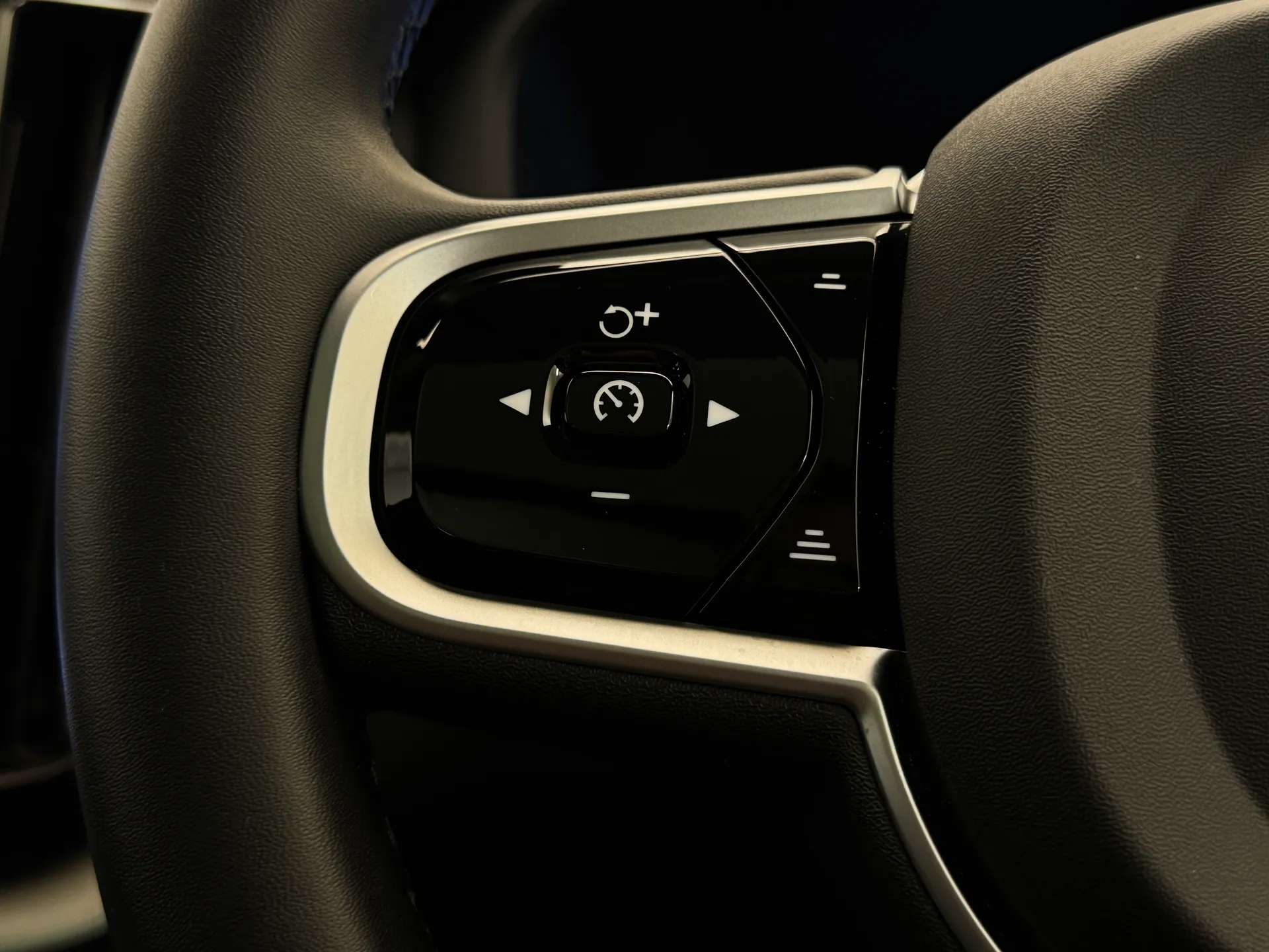 2025 VOLVO XC60 2025 VOLVO XC60
