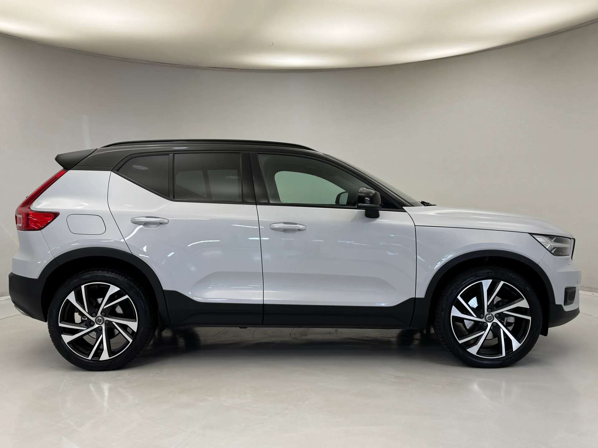 2019 VOLVO XC40 2019 VOLVO XC40