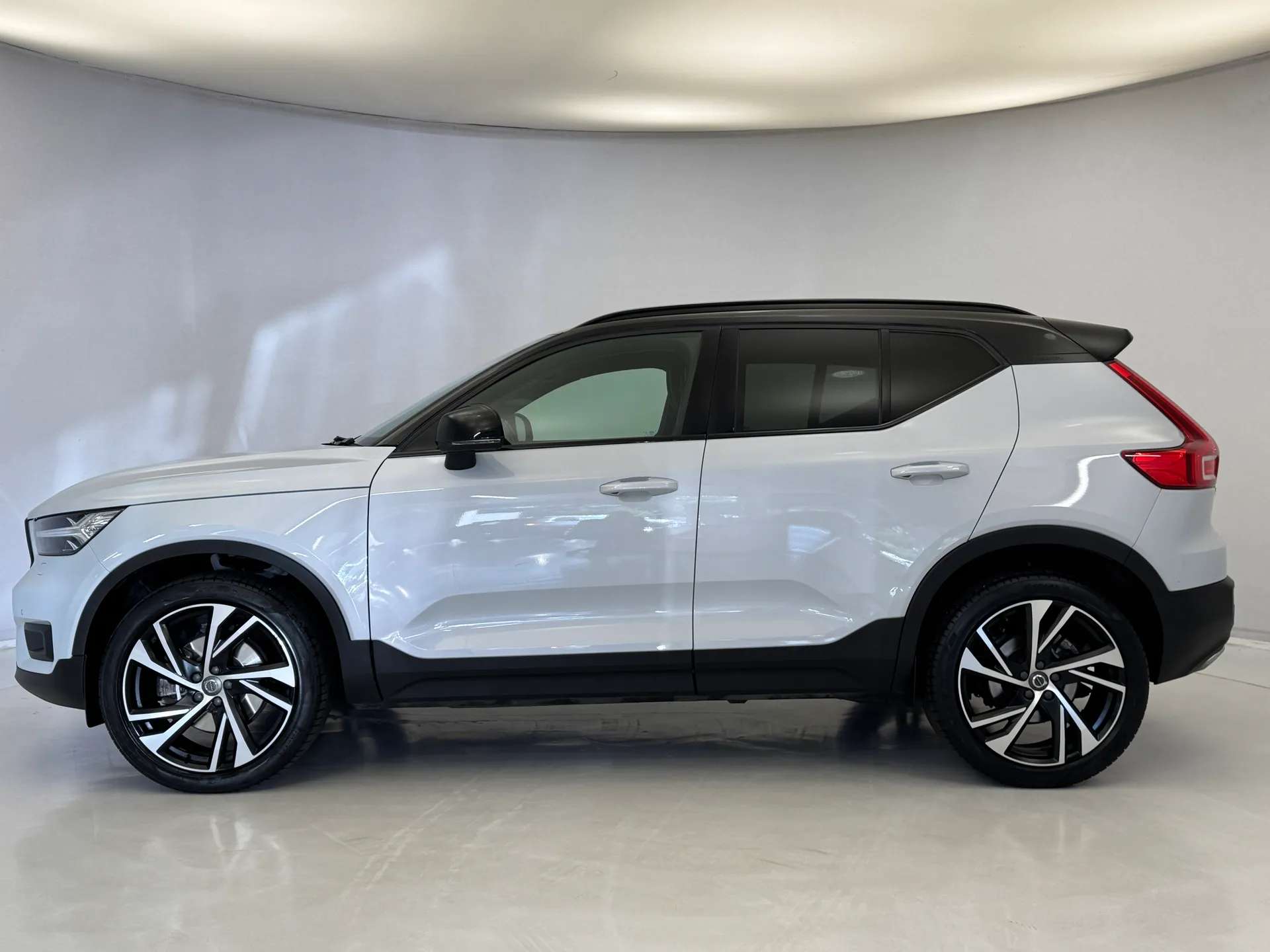 2019 VOLVO XC40 2019 VOLVO XC40