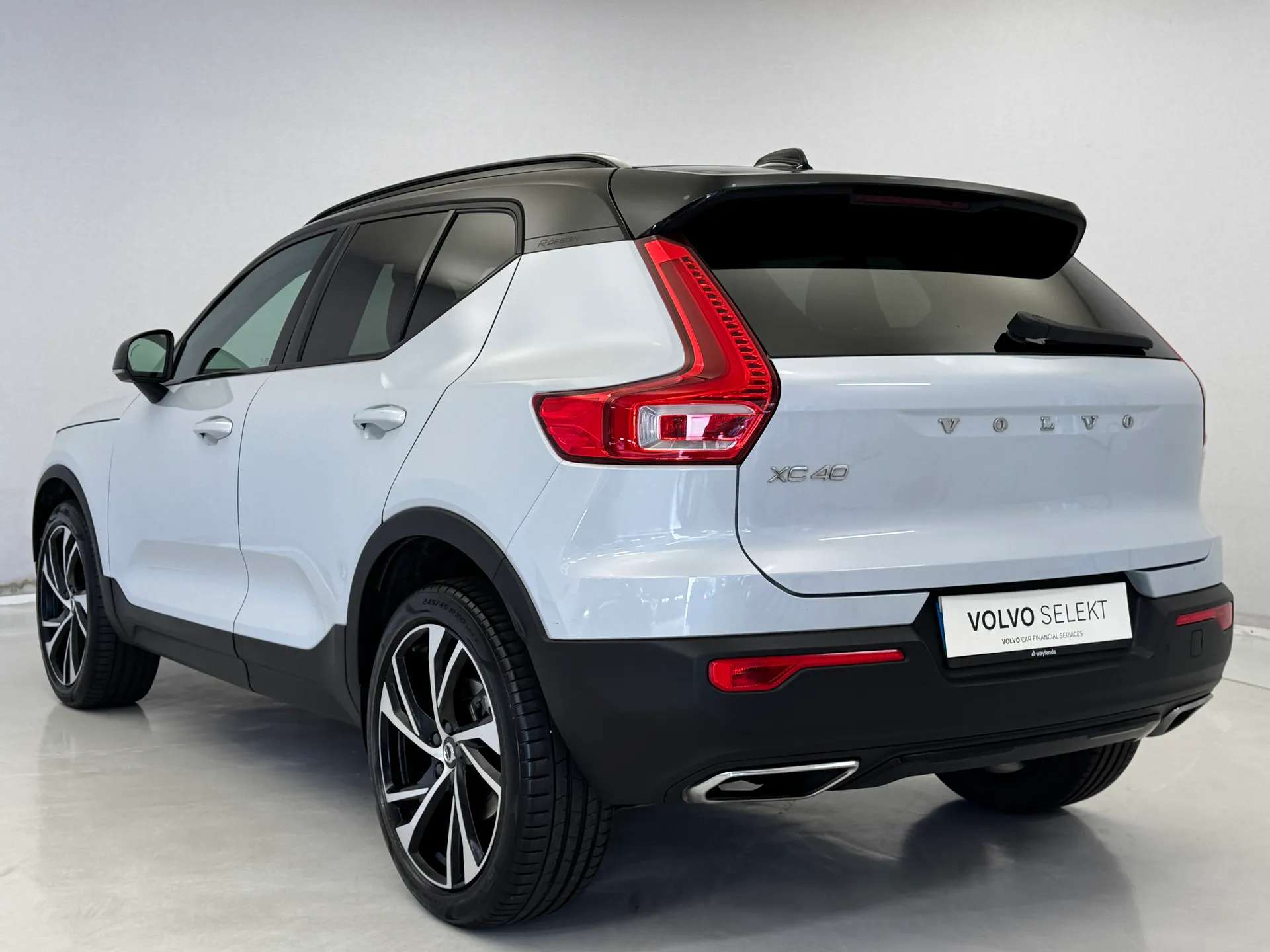 2019 VOLVO XC40 2019 VOLVO XC40