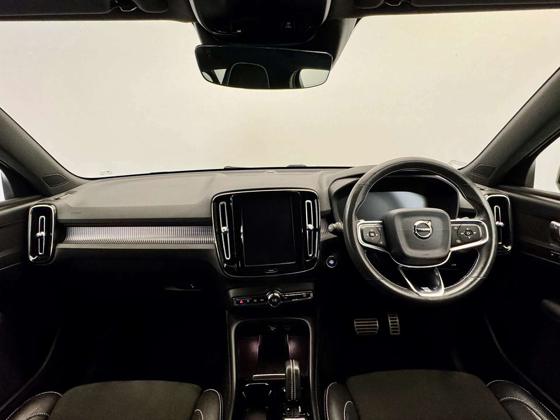 2019 VOLVO XC40 2019 VOLVO XC40