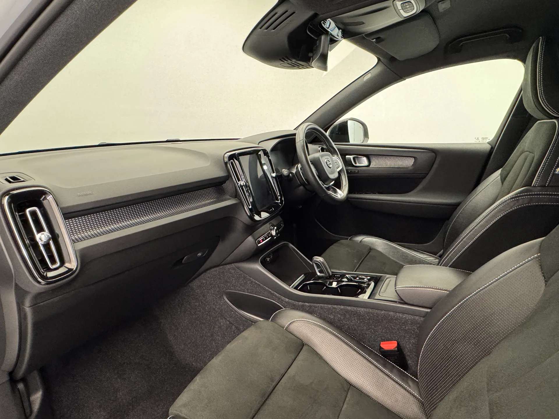 2019 VOLVO XC40 2019 VOLVO XC40