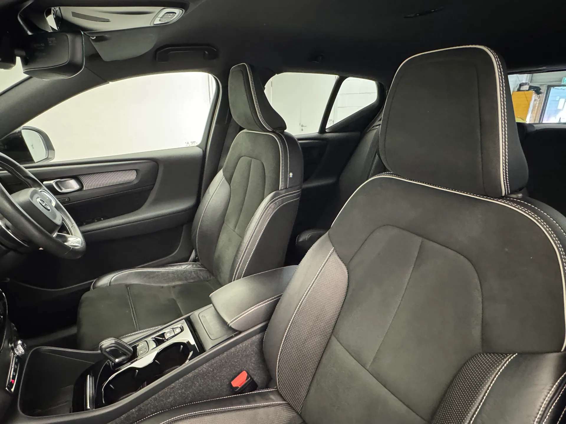 2019 VOLVO XC40 2019 VOLVO XC40