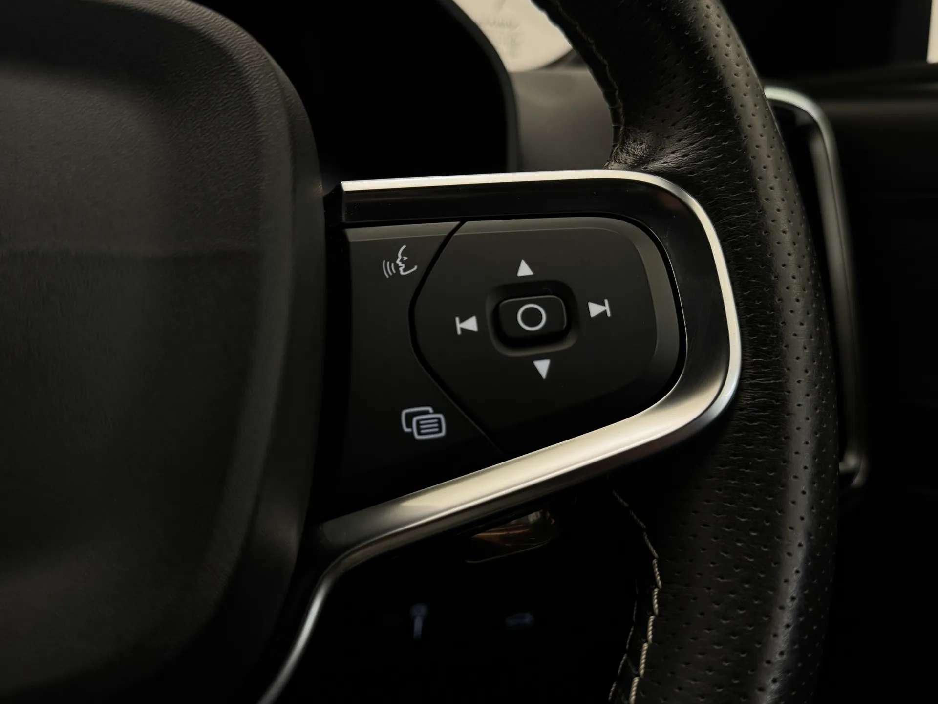 2019 VOLVO XC40 2019 VOLVO XC40