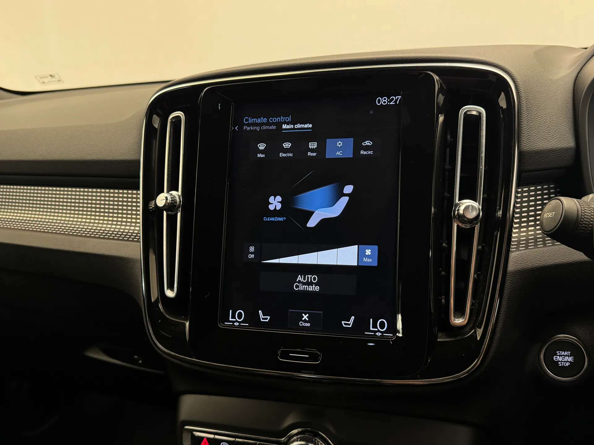 2019 VOLVO XC40 2019 VOLVO XC40
