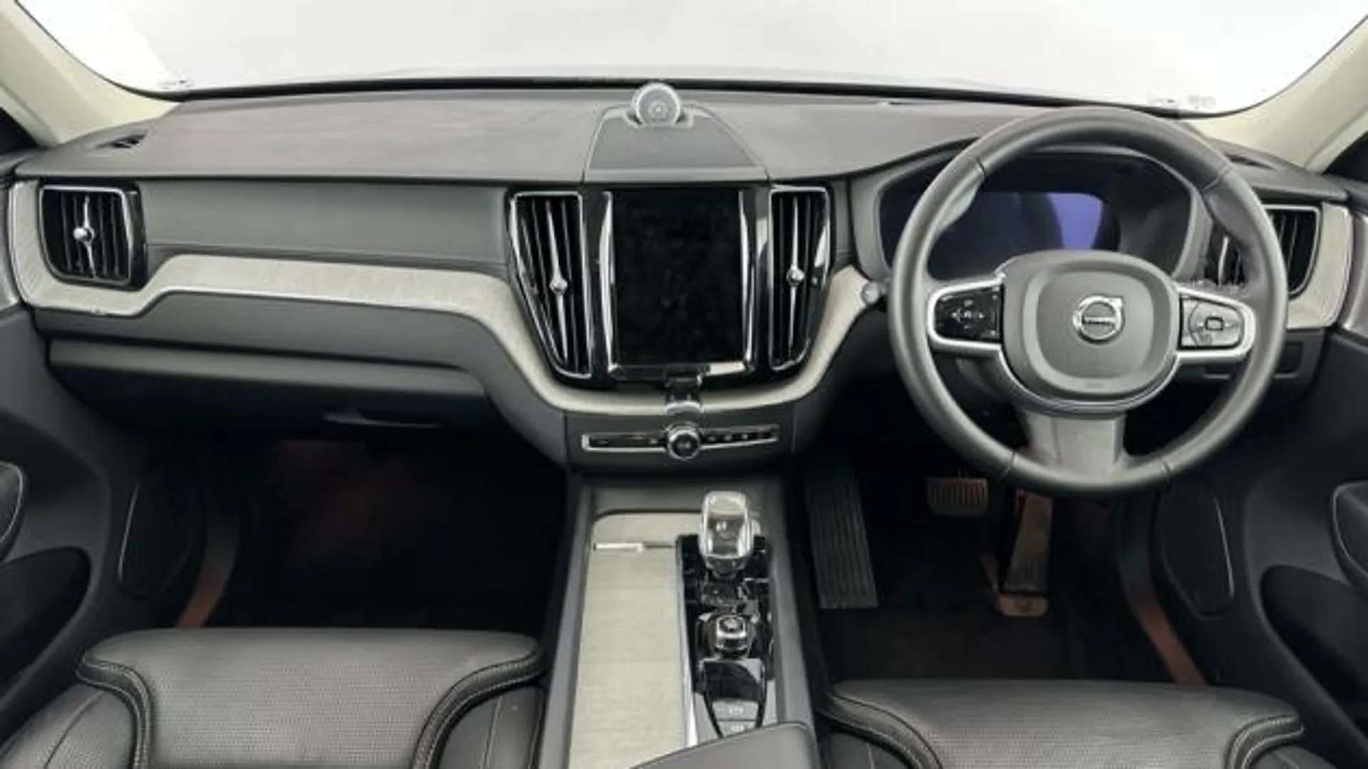 A 2025 VOLVO XC60 2.0 B5P Ultra Dark 5dr AWD Geartronic A 2025 VOLVO XC60 2.0 B5P Ultra Dark 5dr AWD Geartronic