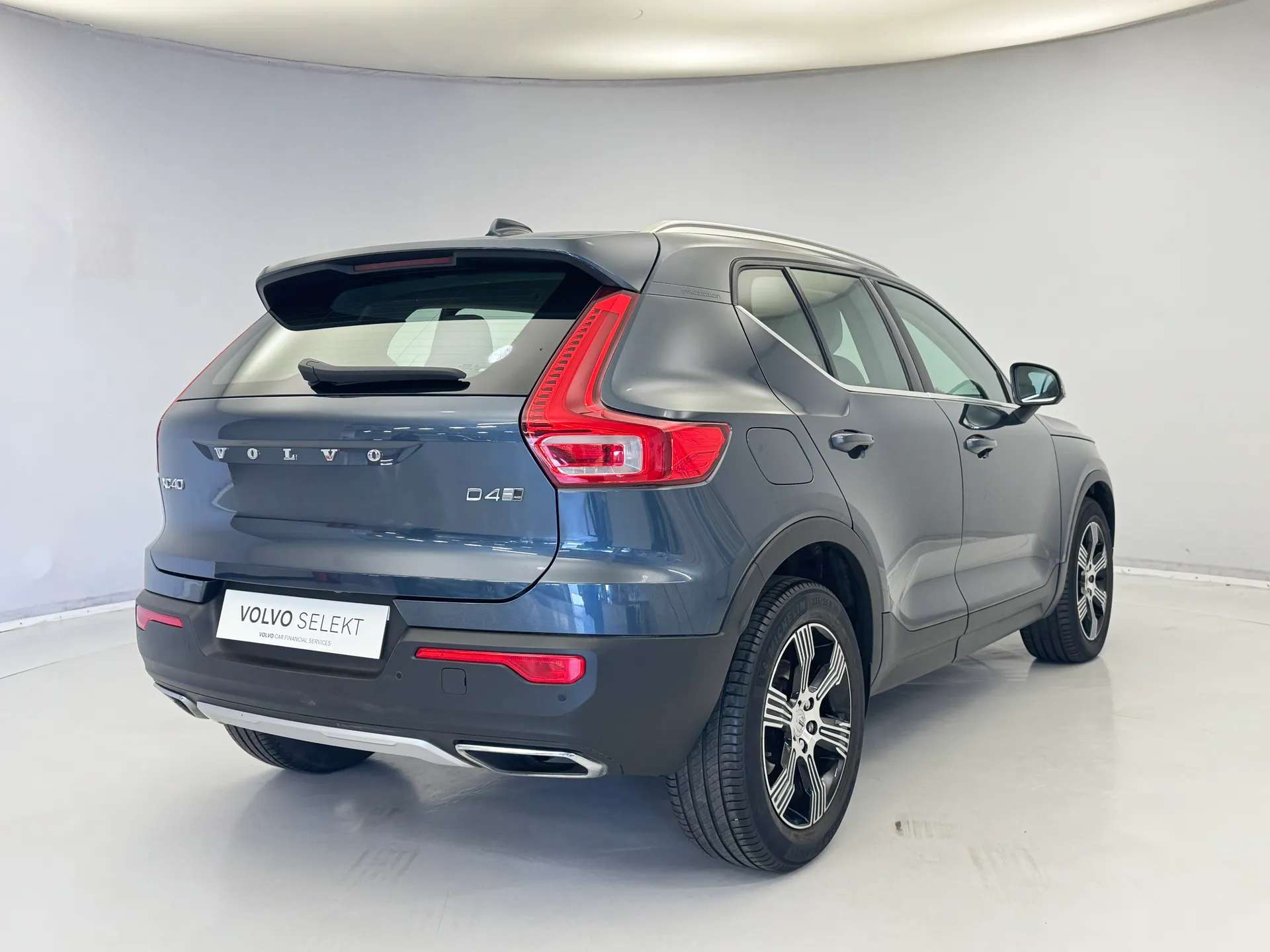 2019 VOLVO XC40 2019 VOLVO XC40