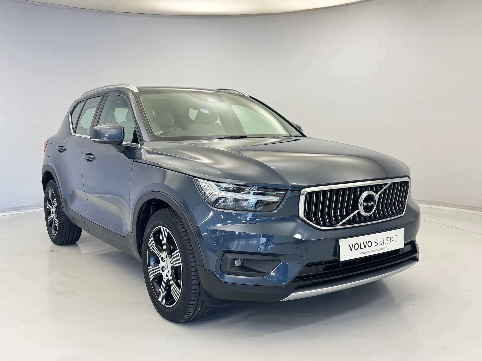 2019 VOLVO XC40 2019 VOLVO XC40