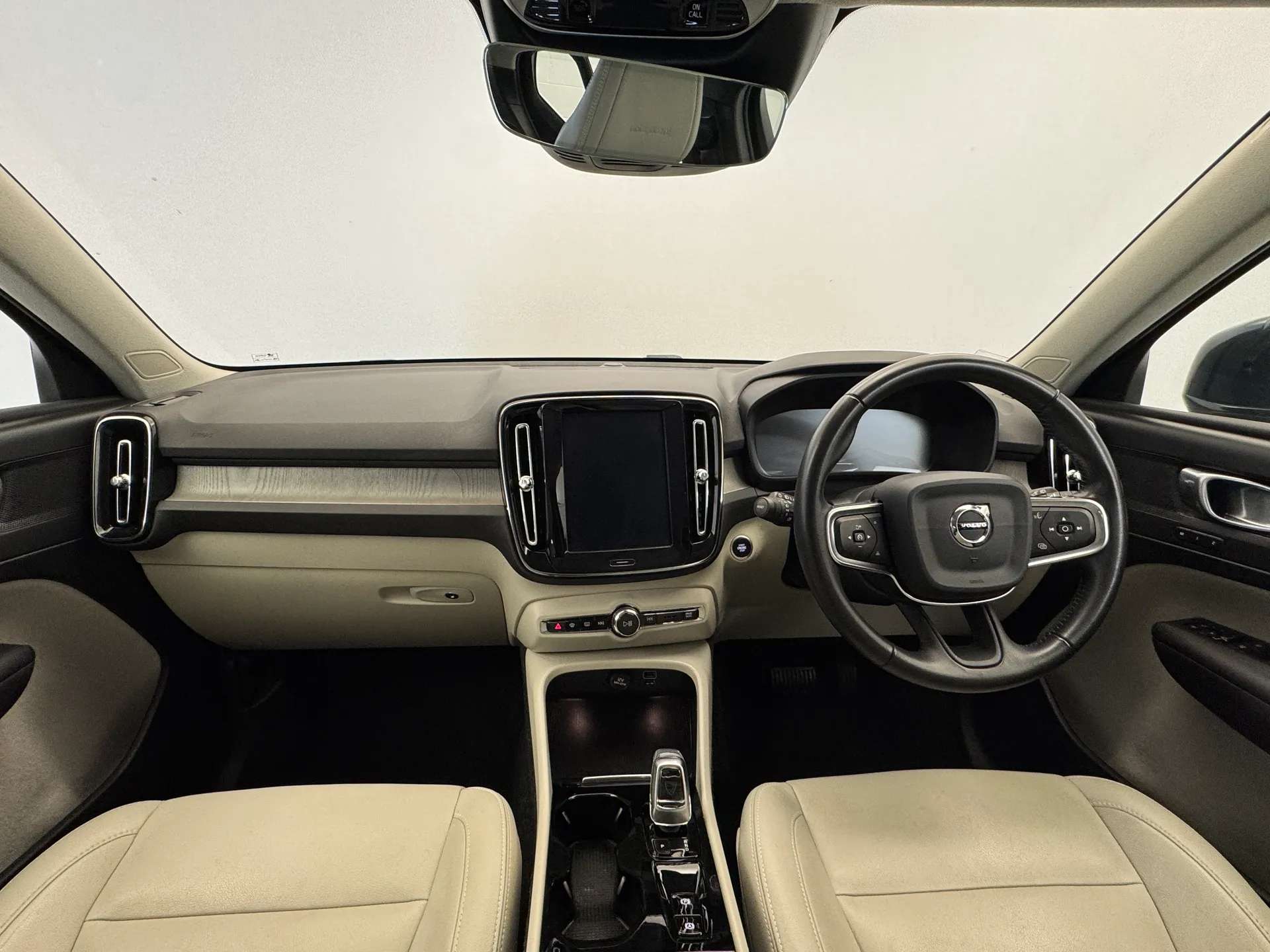 2019 VOLVO XC40 2019 VOLVO XC40