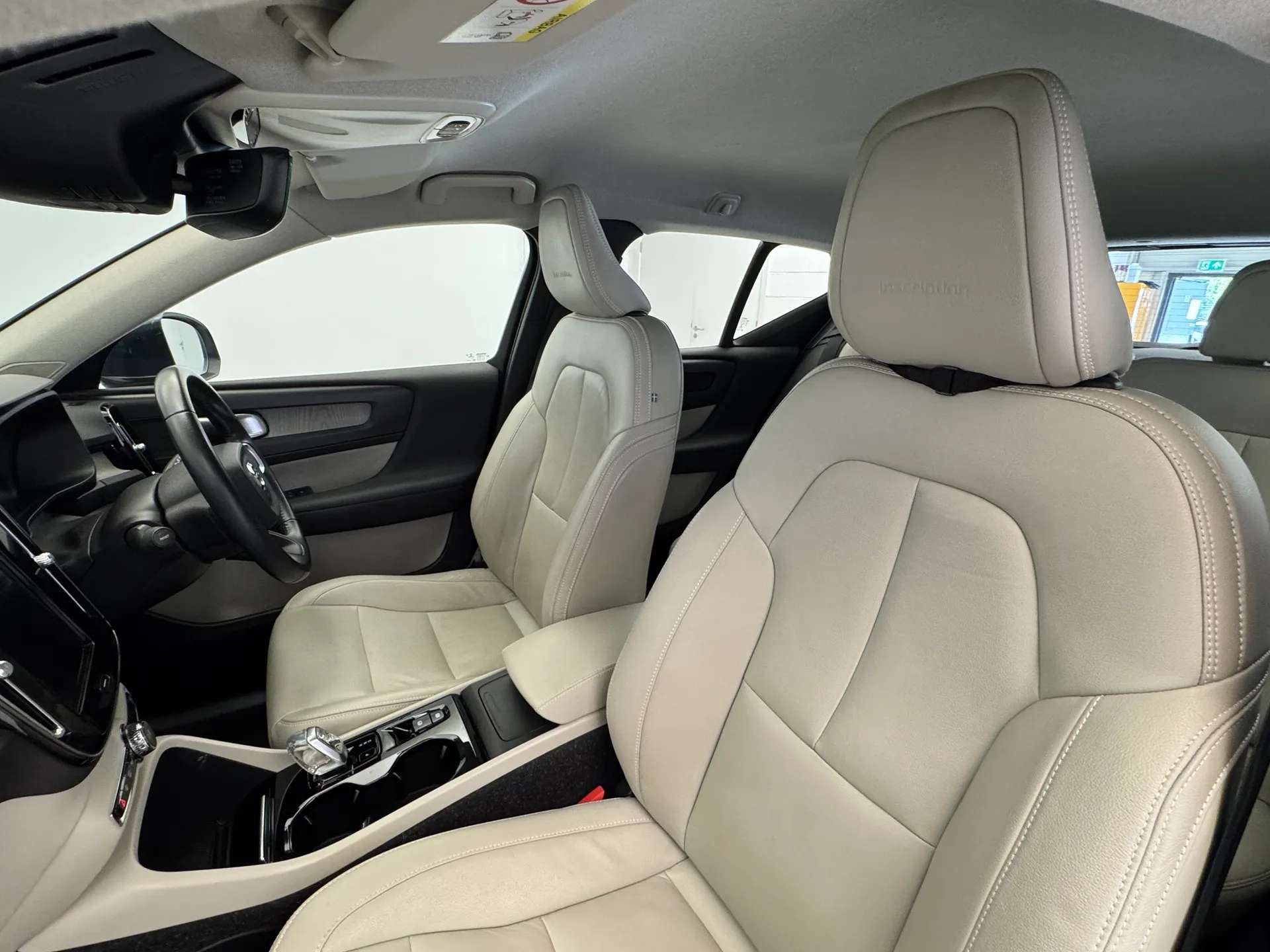 2019 VOLVO XC40 2019 VOLVO XC40