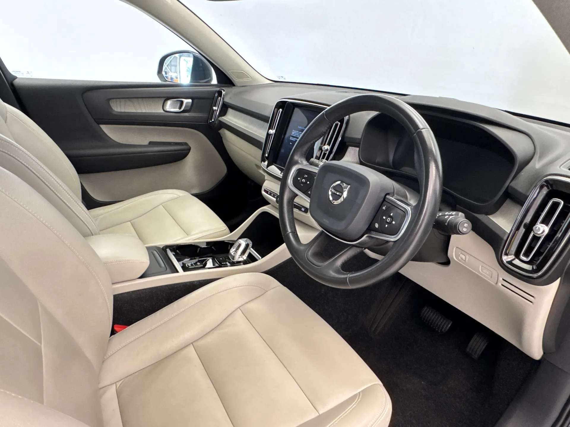 2019 VOLVO XC40 2019 VOLVO XC40