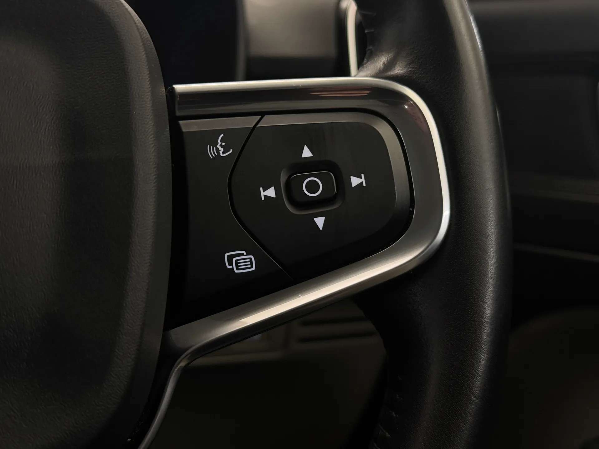 2019 VOLVO XC40 2019 VOLVO XC40