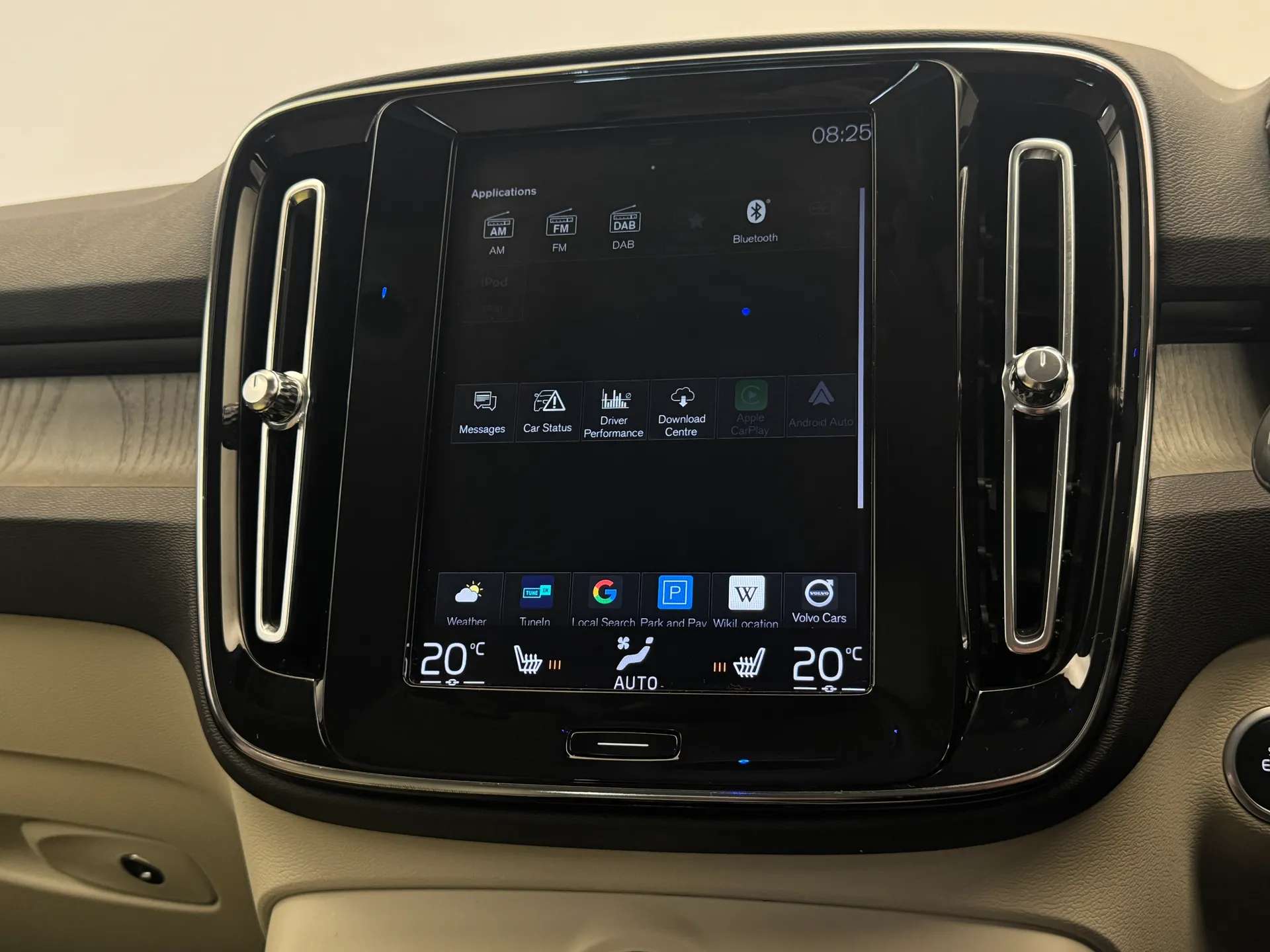 2019 VOLVO XC40 2019 VOLVO XC40