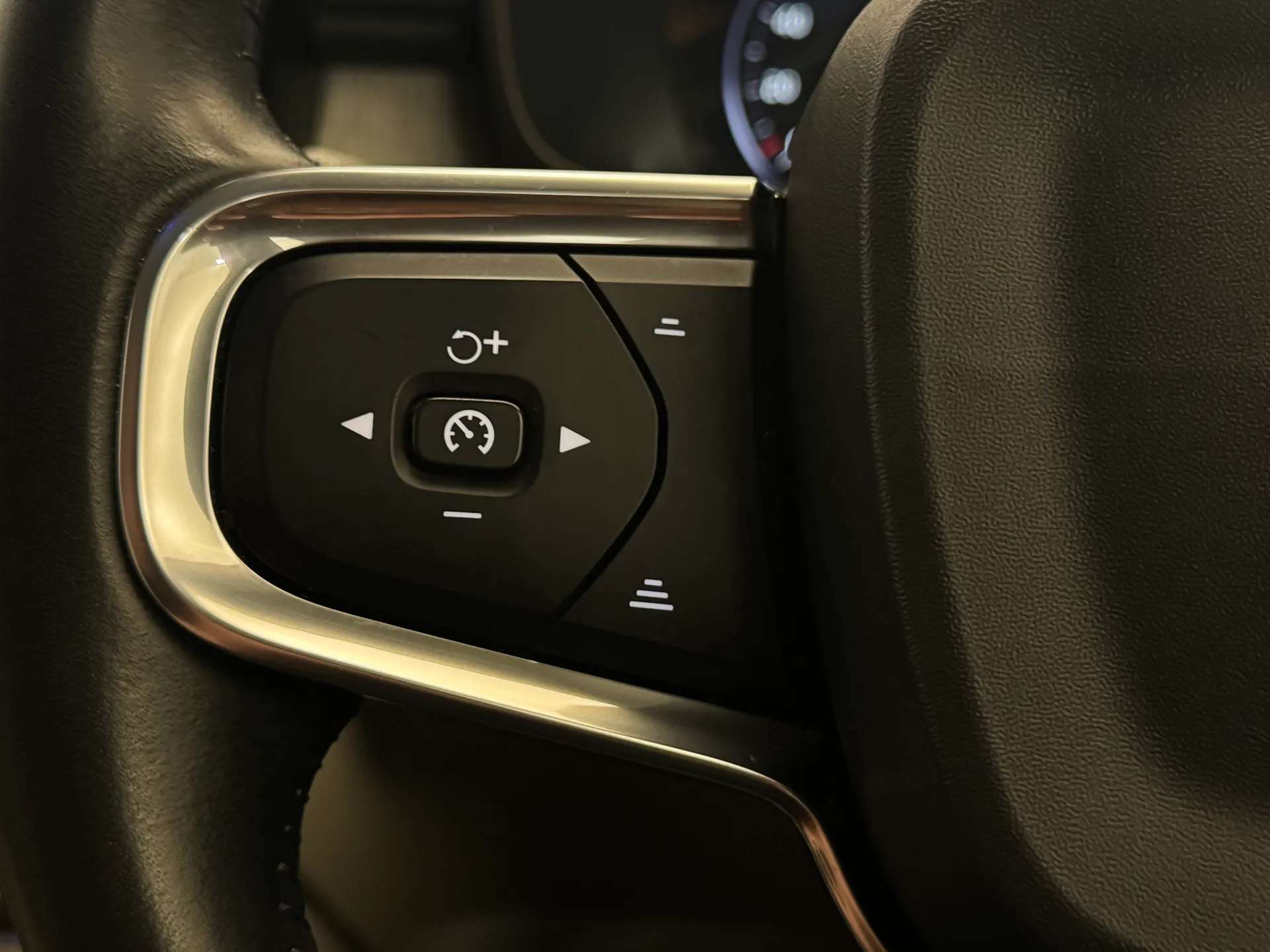 2019 VOLVO XC40 2019 VOLVO XC40