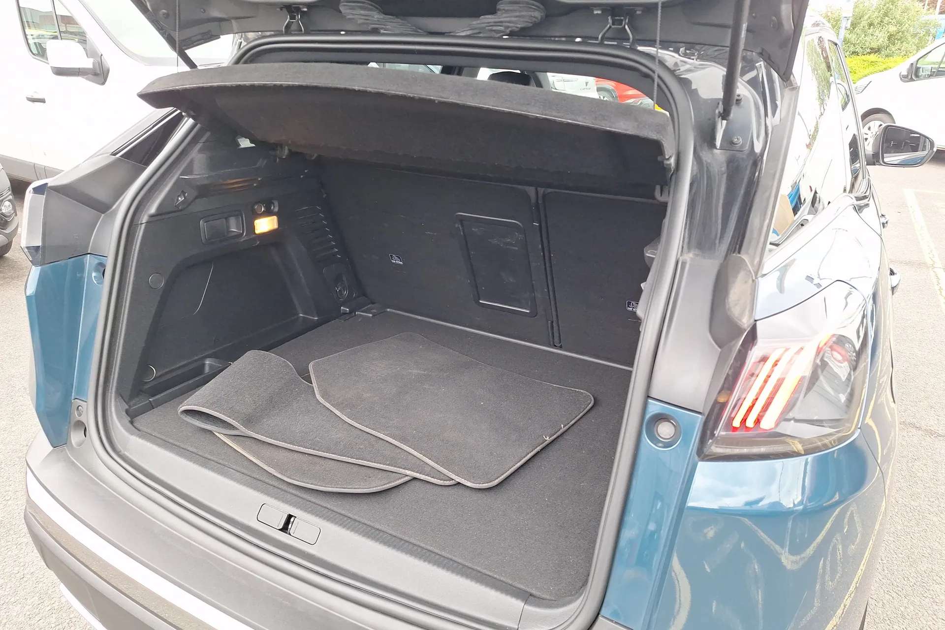 2021 PEUGEOT 3008 2021 PEUGEOT 3008