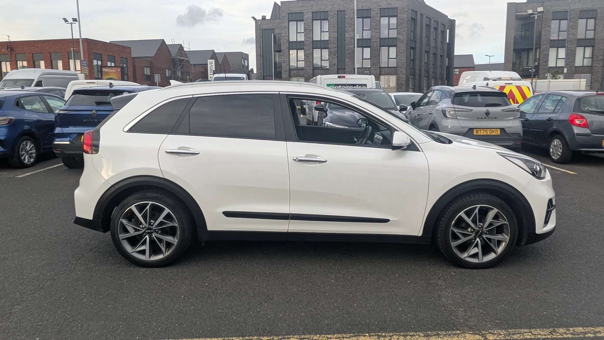 A 2022 KIA NIRO 1.6 GDi Hybrid 3 5dr DCT A 2022 KIA NIRO 1.6 GDi Hybrid 3 5dr DCT
