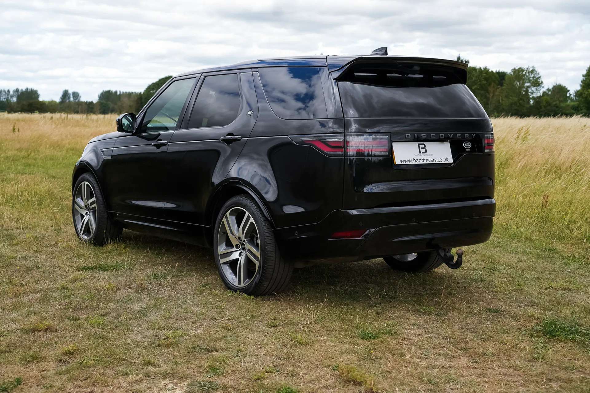 A 2021 LAND ROVER DISCOVERY 3.0 D300 R-Dynamic HSE 5dr Auto A 2021 LAND ROVER DISCOVERY 3.0 D300 R-Dynamic HSE 5dr Auto