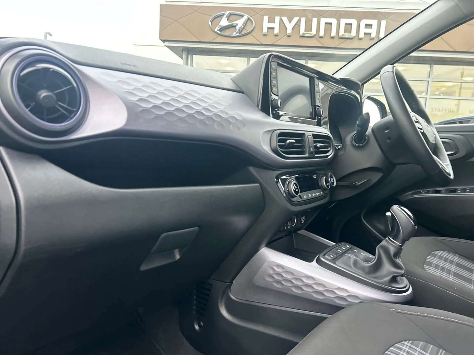 2024 HYUNDAI I10 2024 HYUNDAI I10