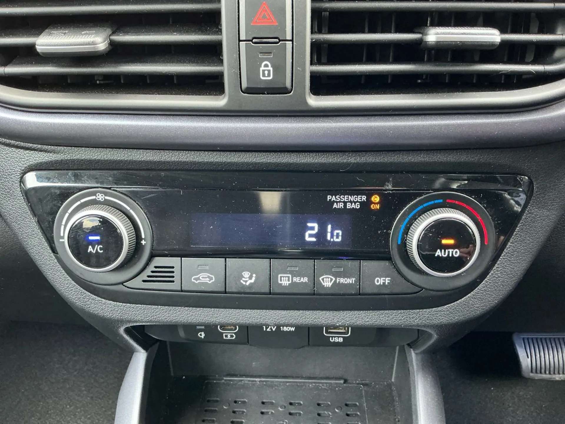 2024 HYUNDAI I10 2024 HYUNDAI I10