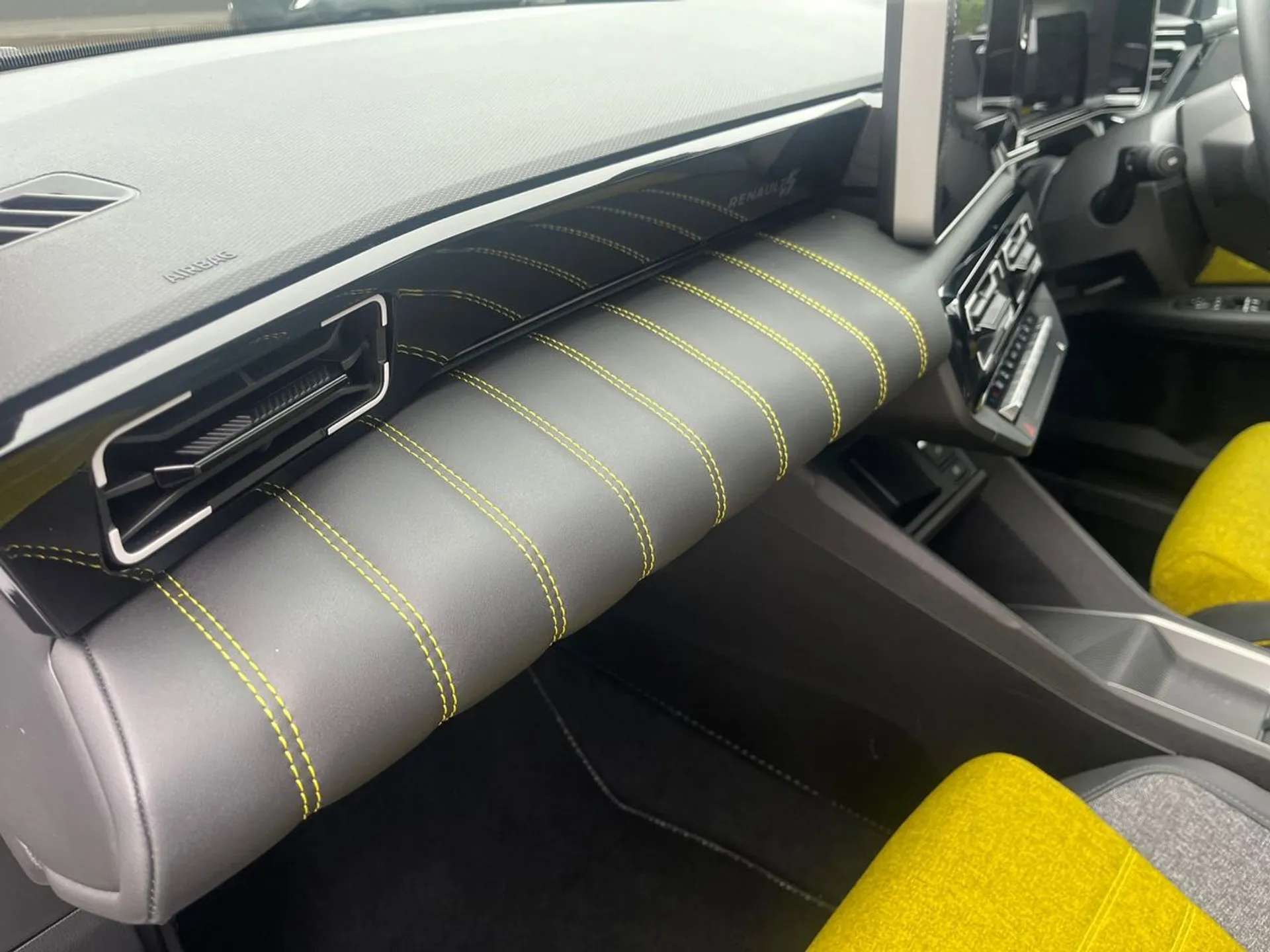 2025 RENAULT 5 2025 RENAULT 5