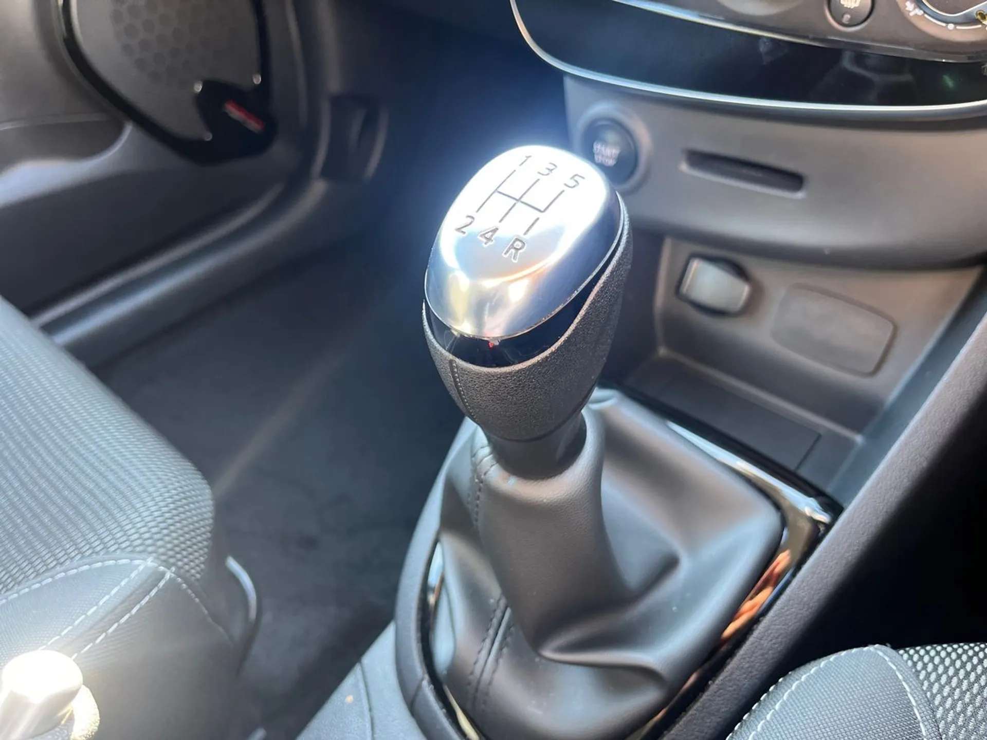 2017 RENAULT CLIO 2017 RENAULT CLIO