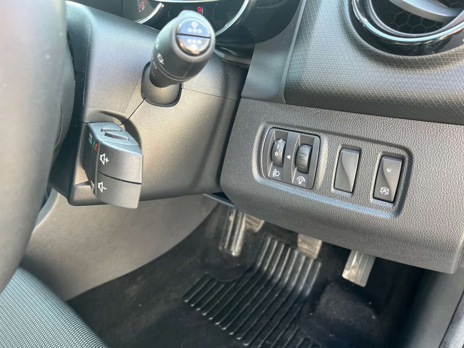 2017 RENAULT CLIO 2017 RENAULT CLIO