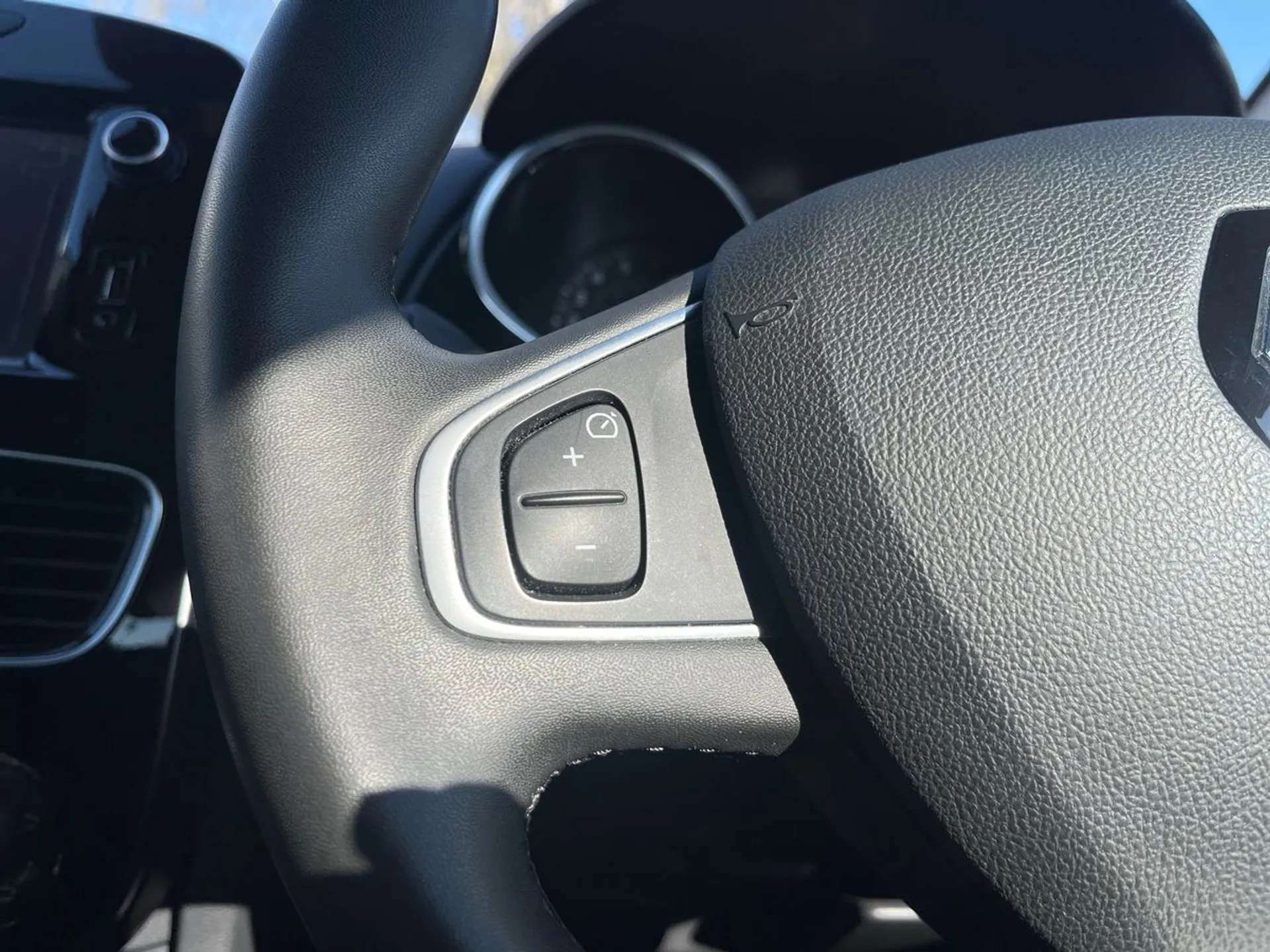 2017 RENAULT CLIO 2017 RENAULT CLIO