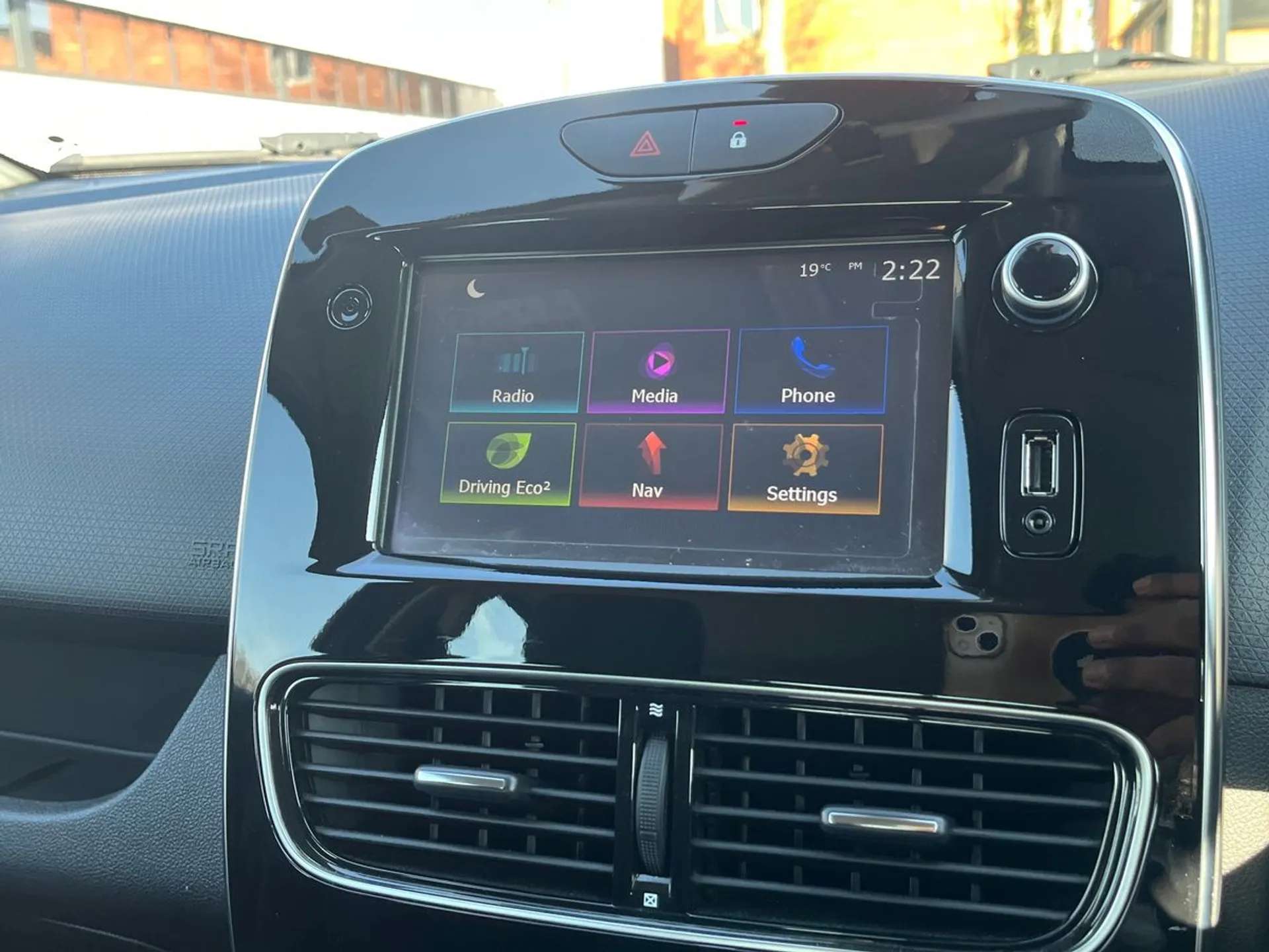 2017 RENAULT CLIO 2017 RENAULT CLIO