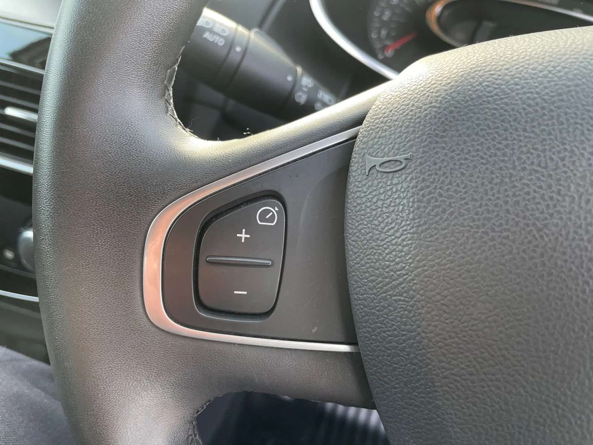 2018 RENAULT CLIO 2018 RENAULT CLIO