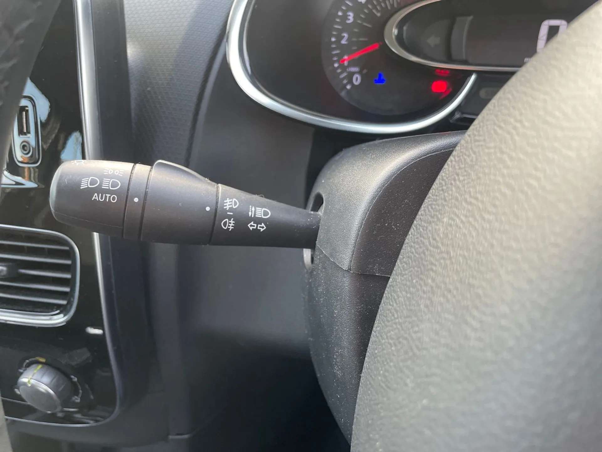 2018 RENAULT CLIO 2018 RENAULT CLIO