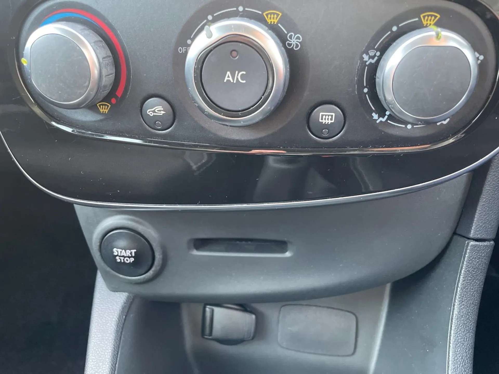 2018 RENAULT CLIO 2018 RENAULT CLIO