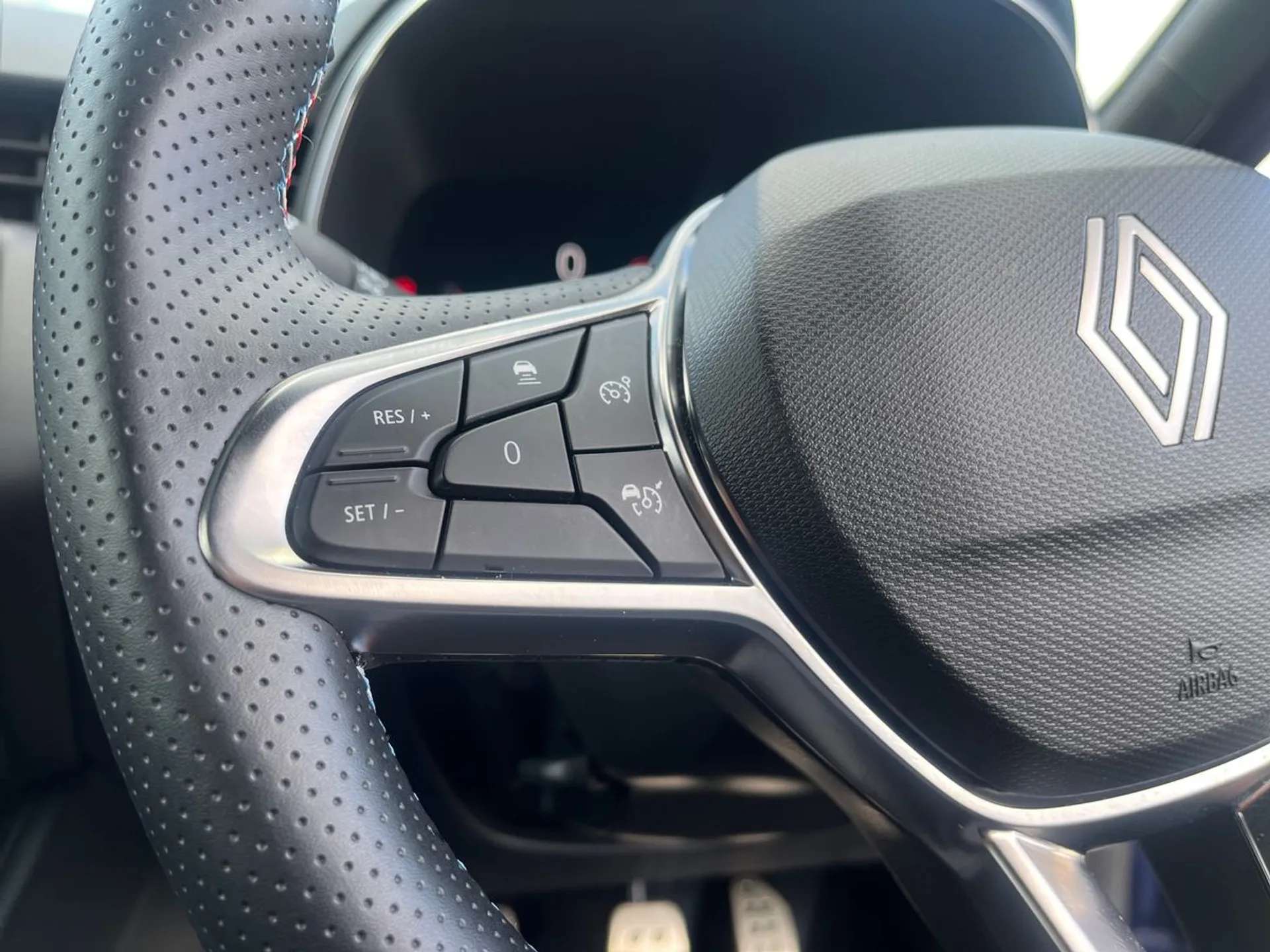 2025 RENAULT CLIO 2025 RENAULT CLIO