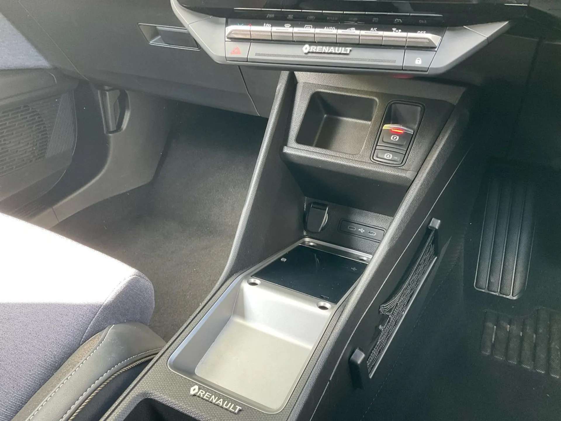 2025 RENAULT 5 2025 RENAULT 5