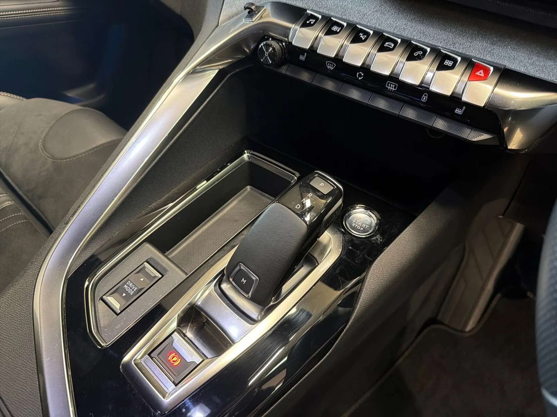 2021 PEUGEOT 5008 2021 PEUGEOT 5008